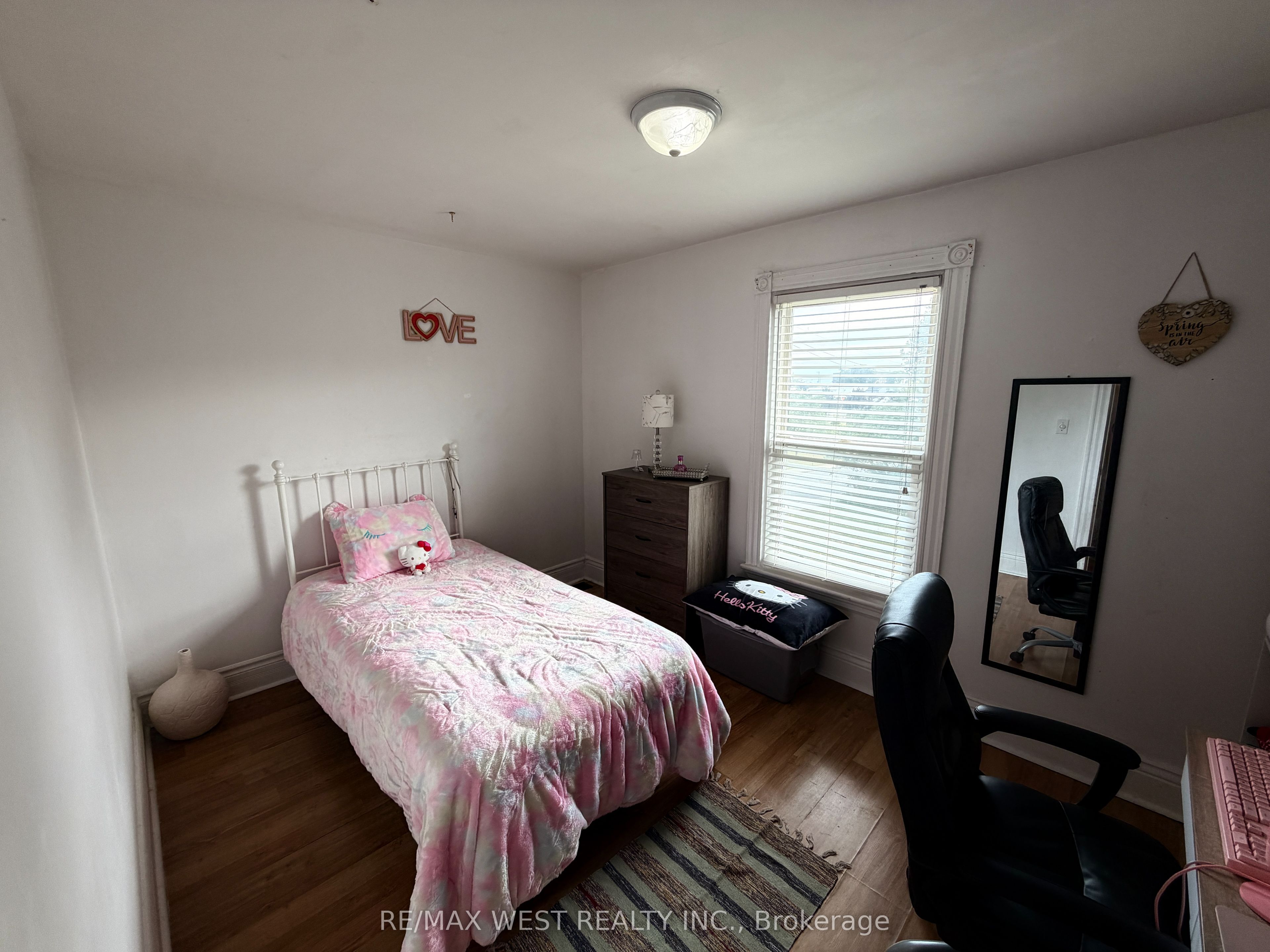 196 Simcoe Street E Property Photo 10