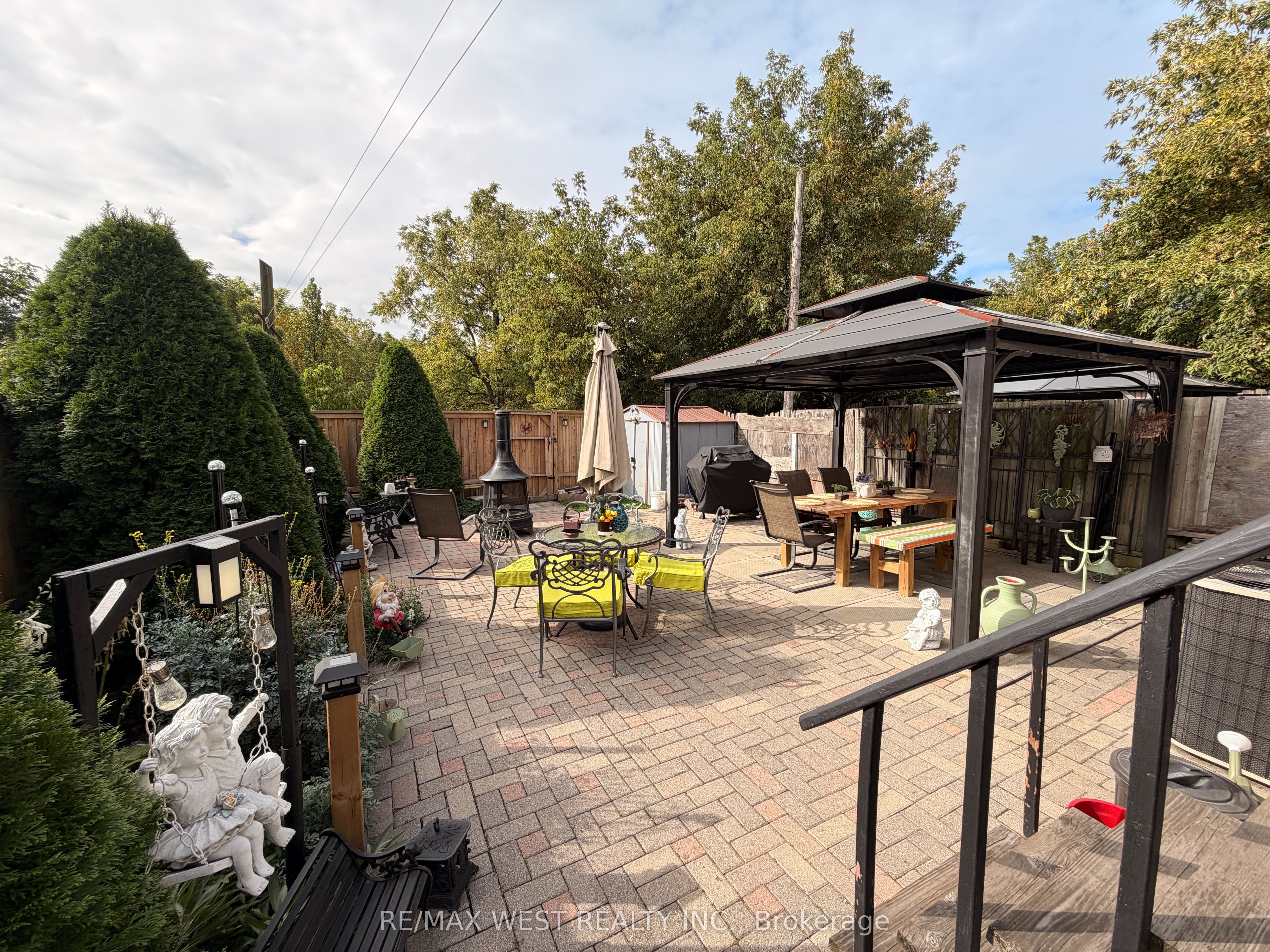 196 Simcoe Street E Property Photo 13