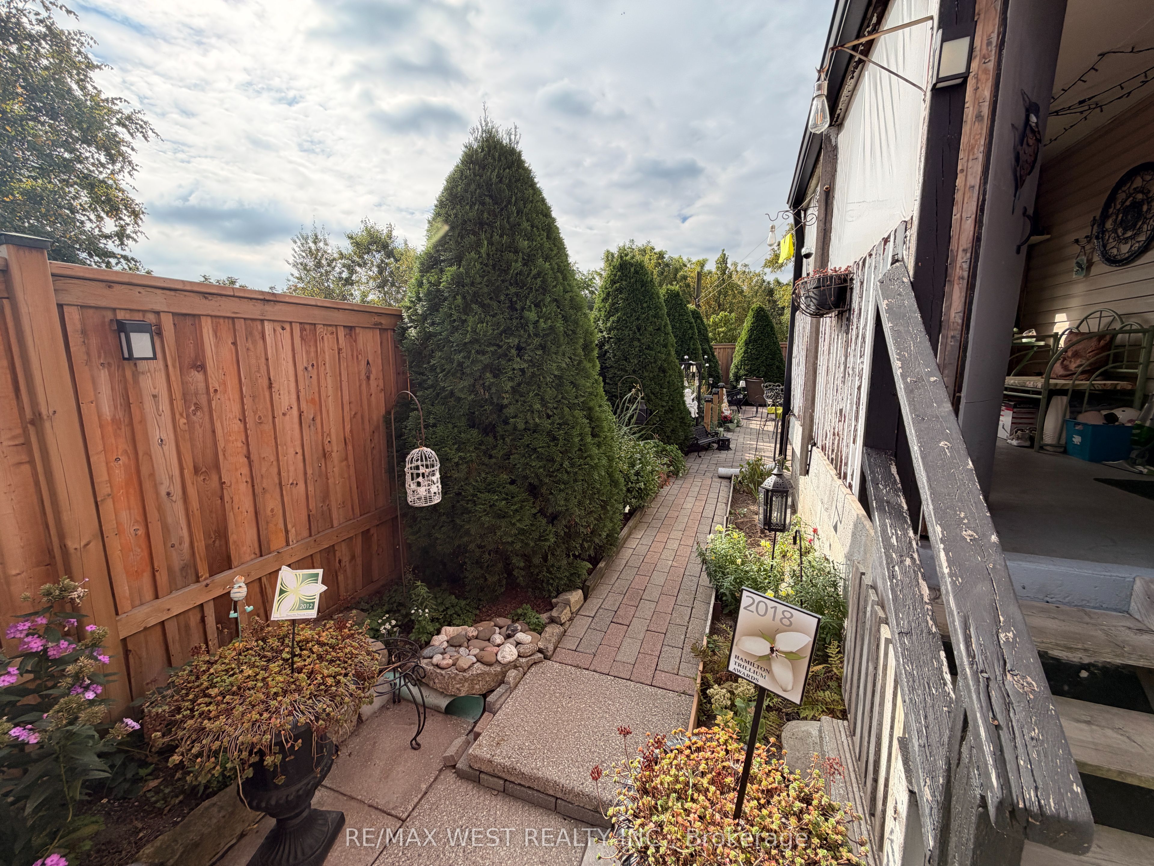 196 Simcoe Street E Property Photo 15
