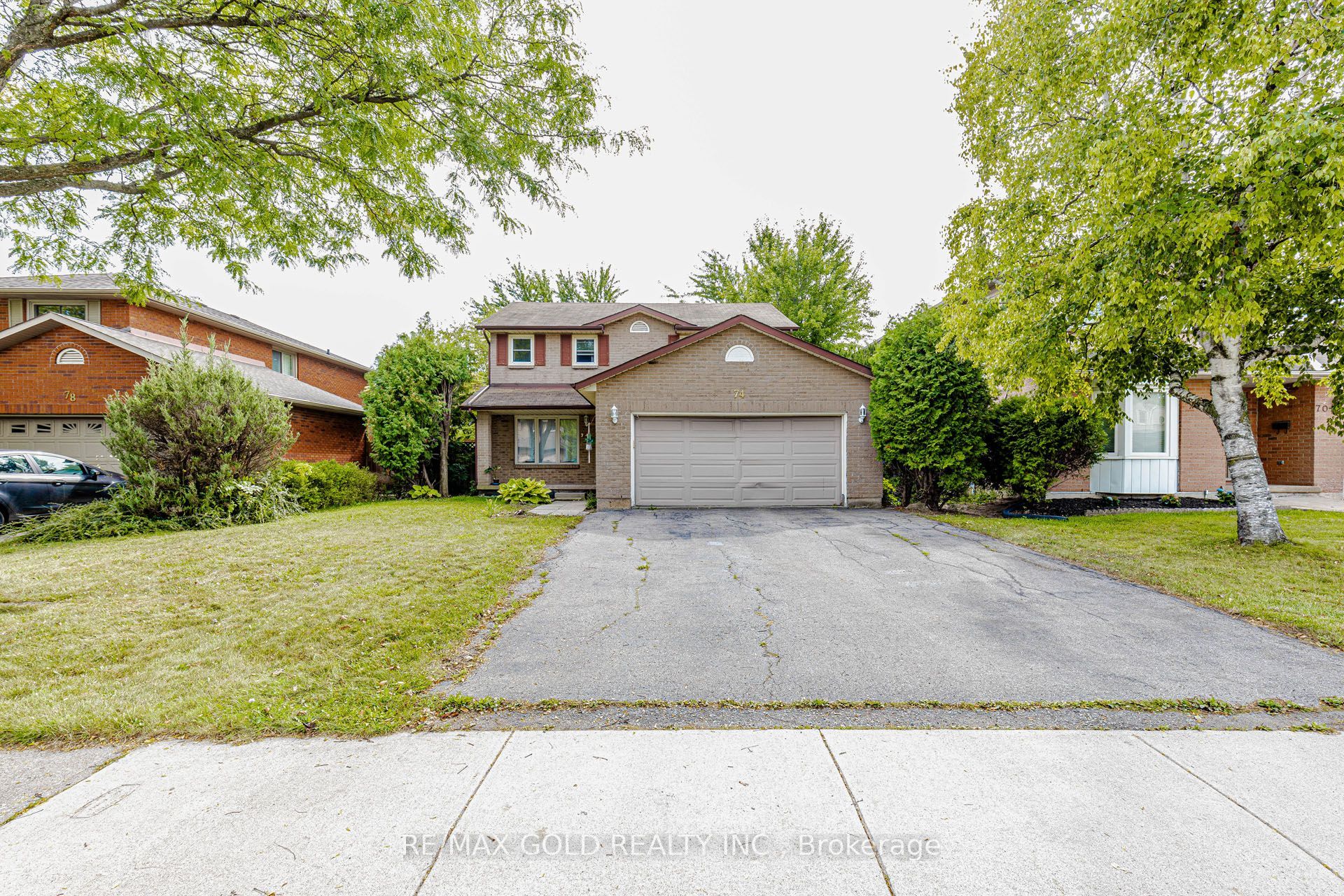 74 Parkplaza Drive S Property Photo 1