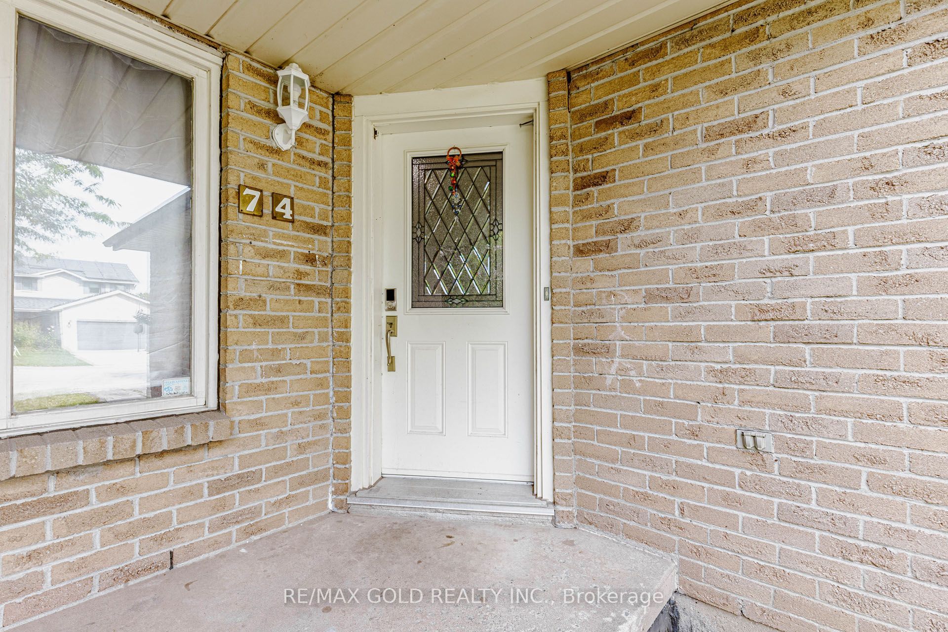 74 Parkplaza Drive S Property Photo 4