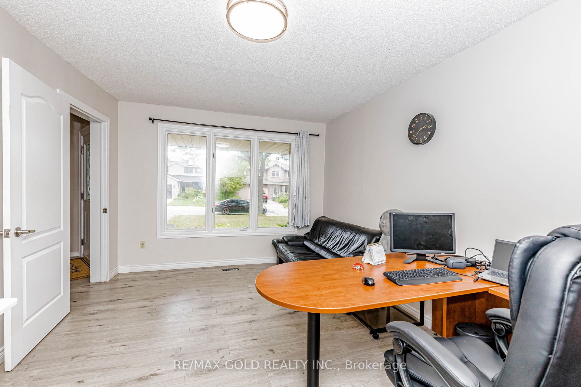 74 Parkplaza Drive S Property Photo 10