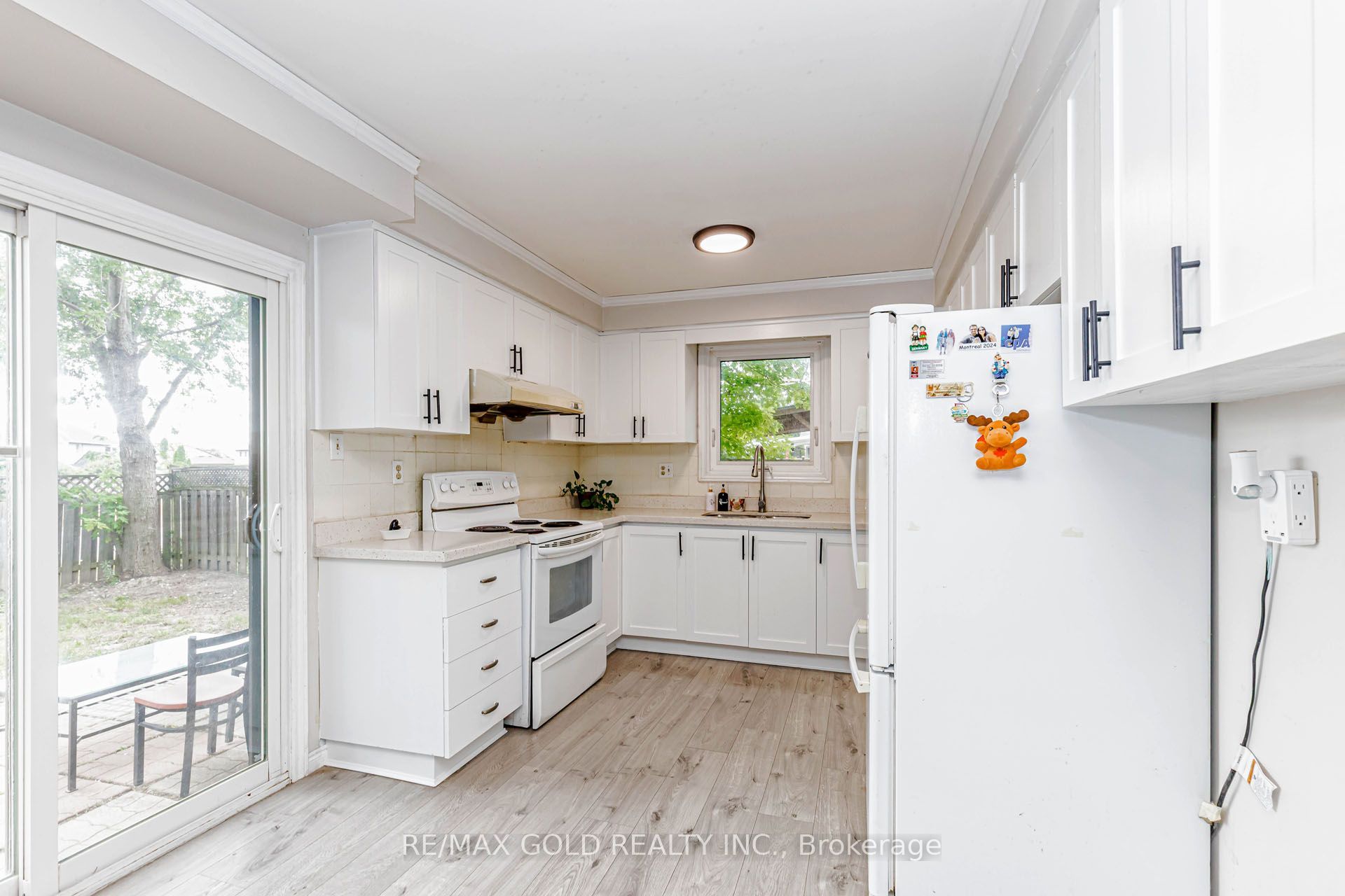 74 Parkplaza Drive S Property Photo 11