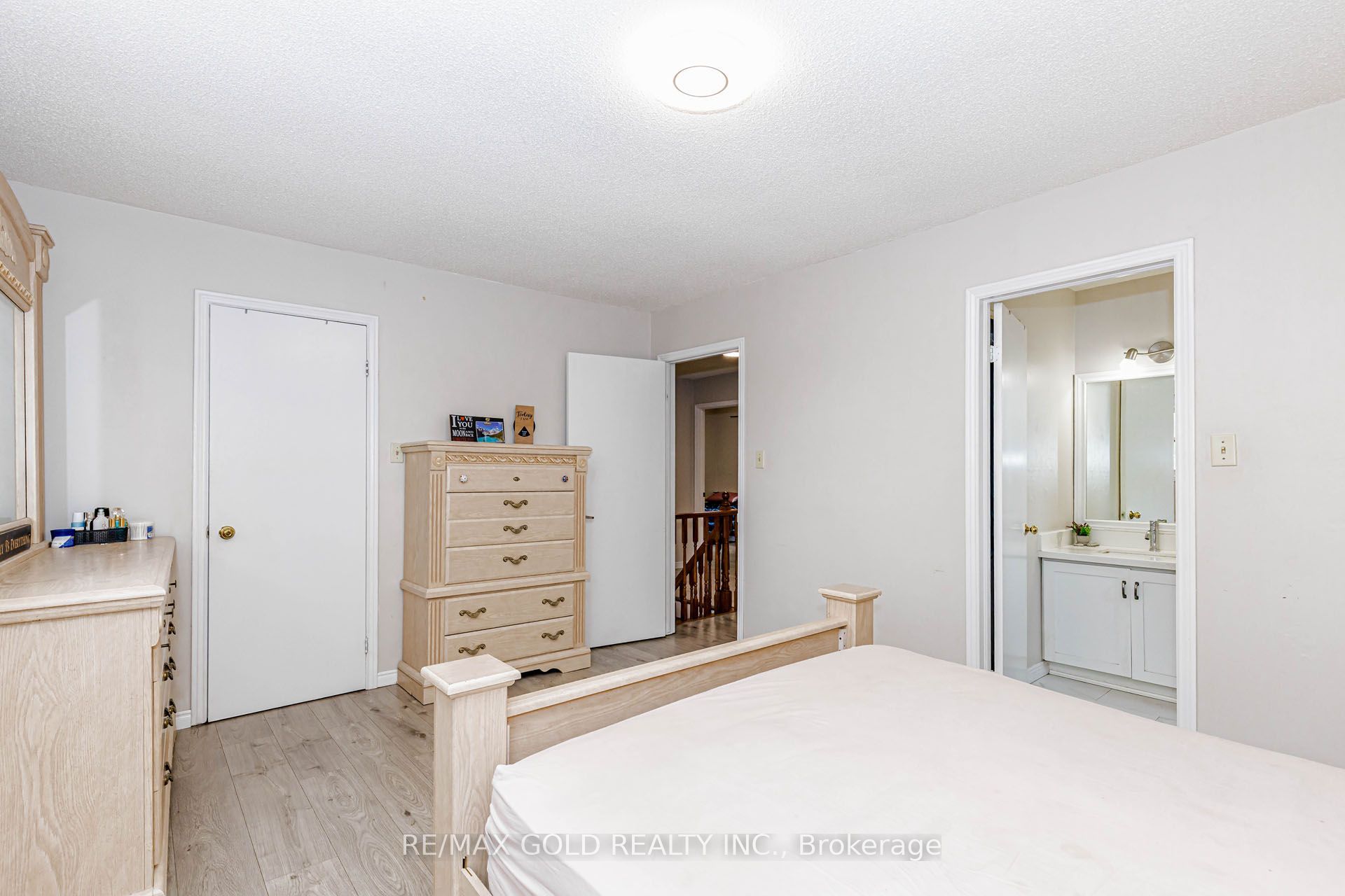 74 Parkplaza Drive S Property Photo 28