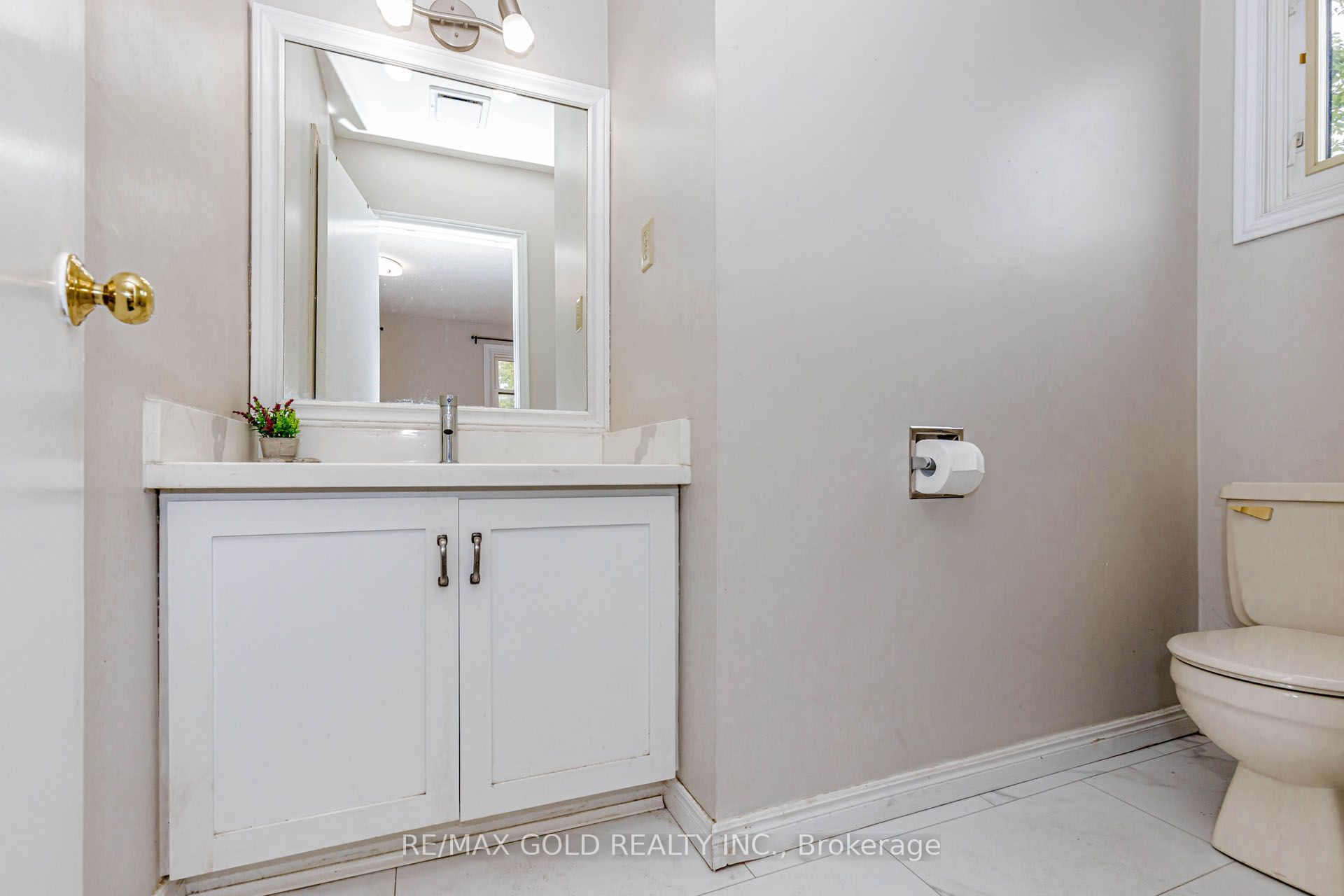 74 Parkplaza Drive S Property Photo 31