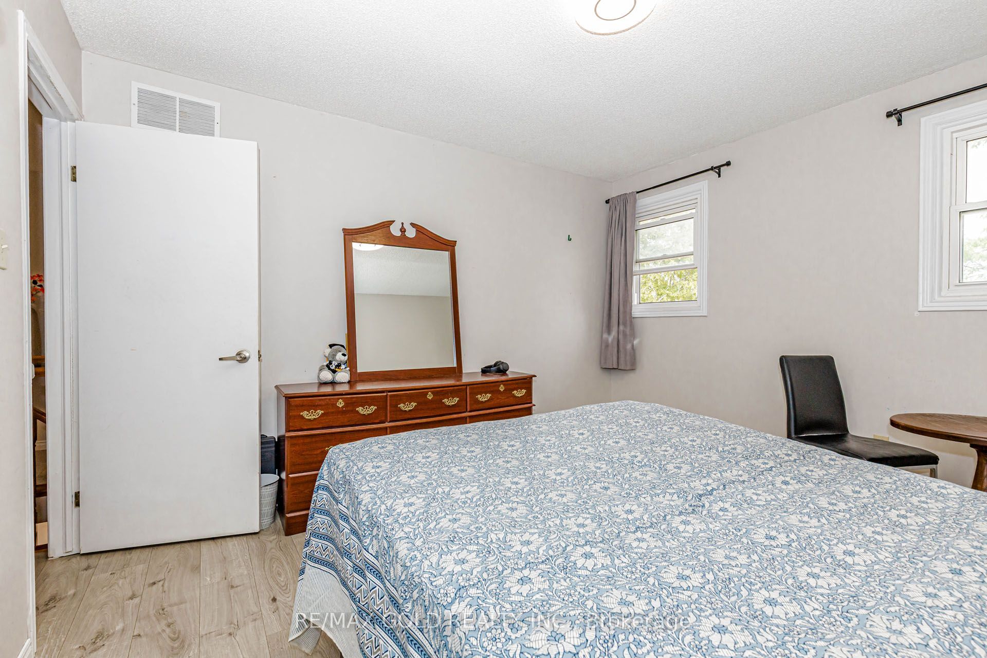 74 Parkplaza Drive S Property Photo 40