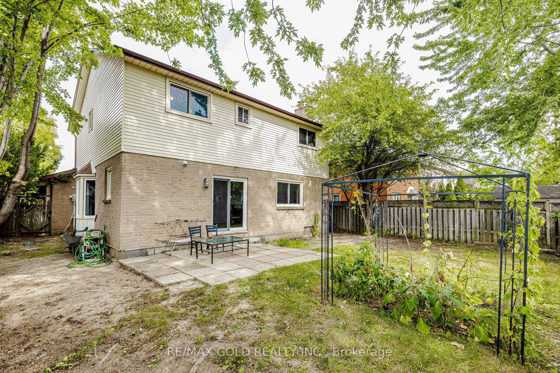 74 Parkplaza Drive S Property Photo 45