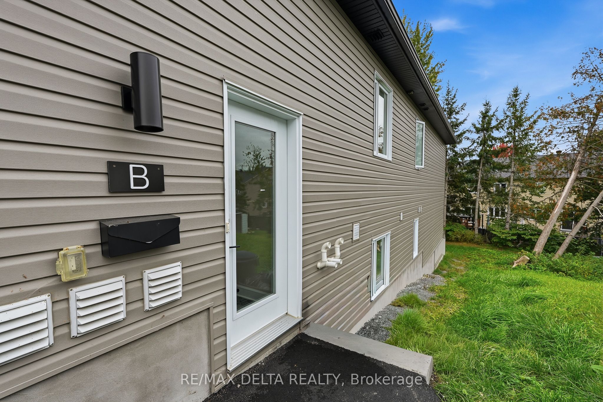 888 Chapman Street B Property Photo 2