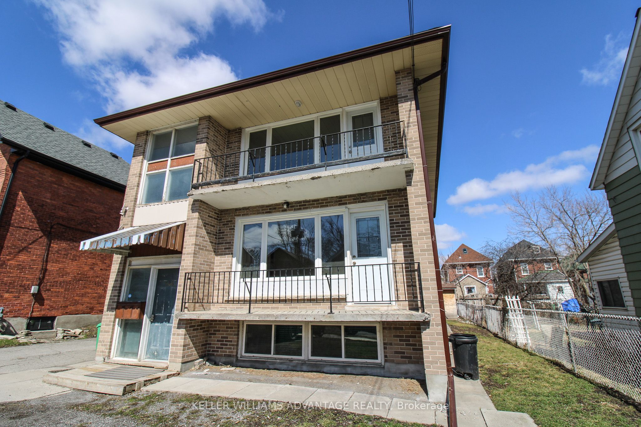 506 Sherbrooke Street Upper Property Photo 2