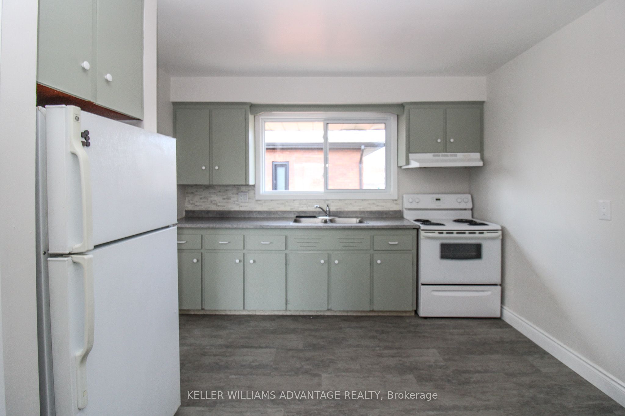 506 Sherbrooke Street Upper Property Photo 6