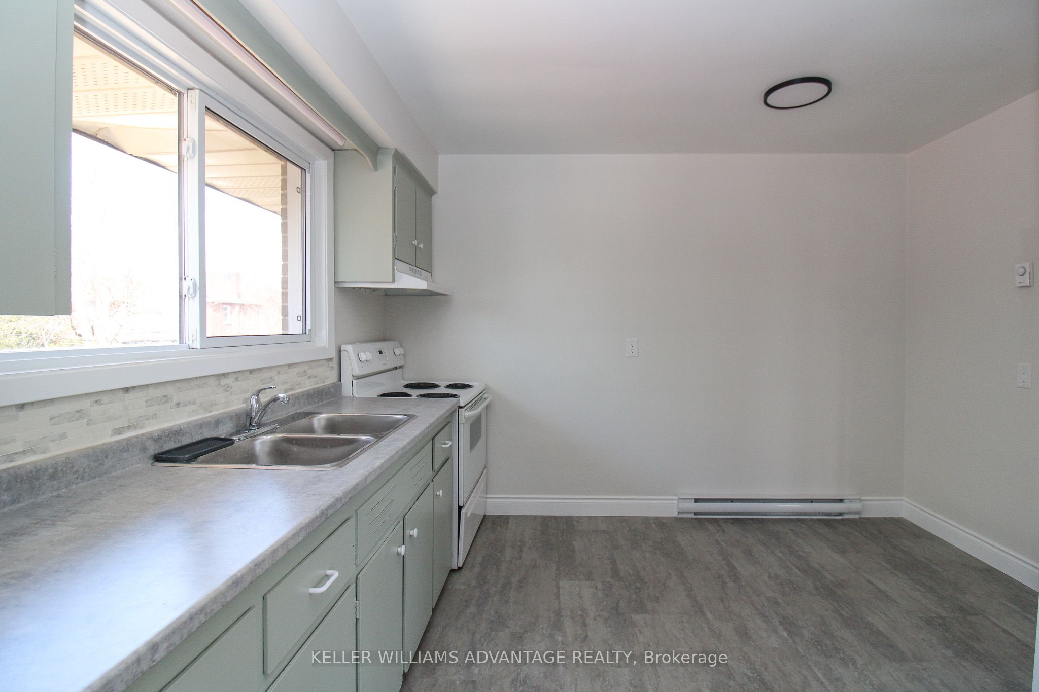 506 Sherbrooke Street Upper Property Photo 7