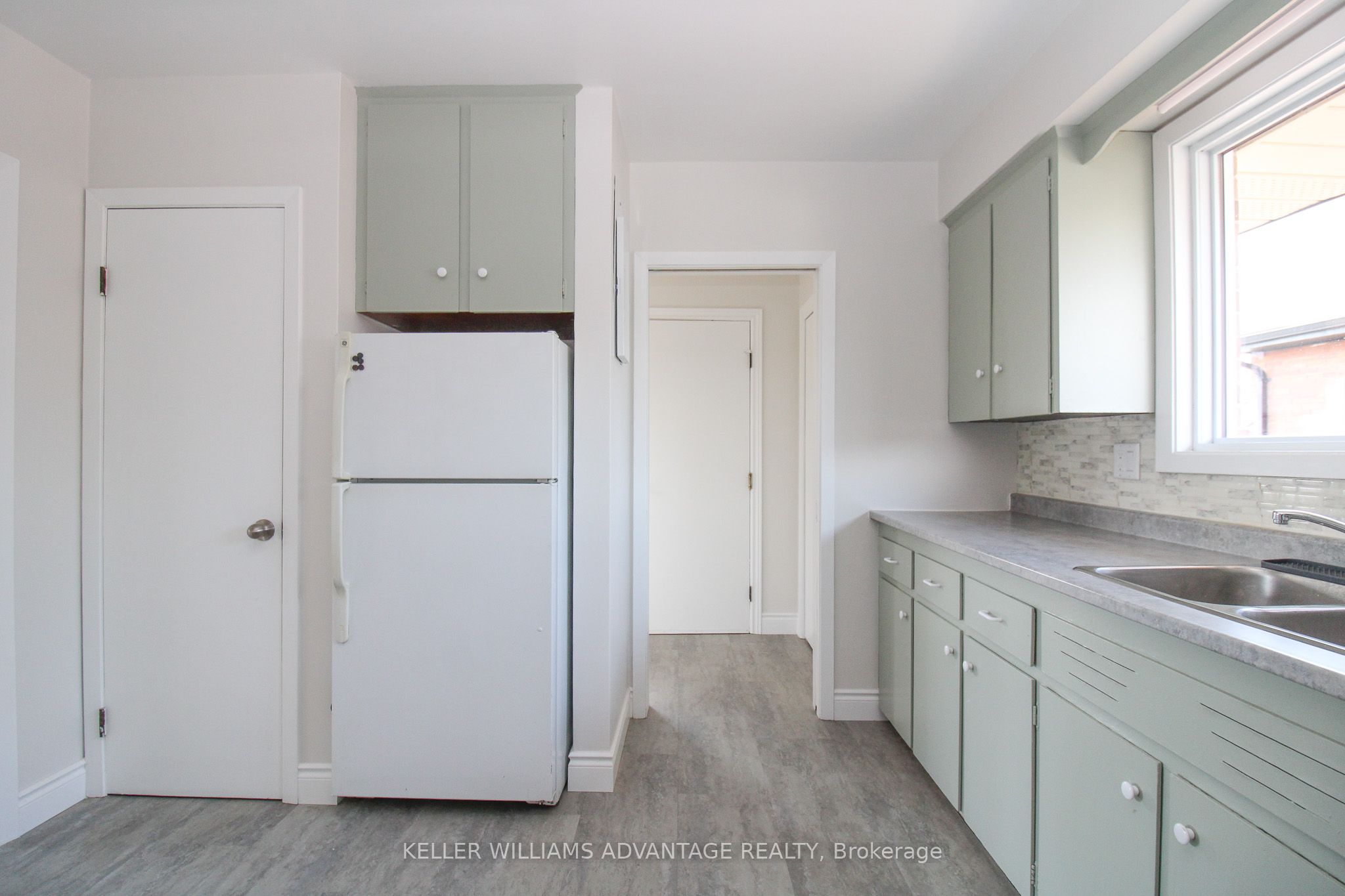 506 Sherbrooke Street Upper Property Photo 9