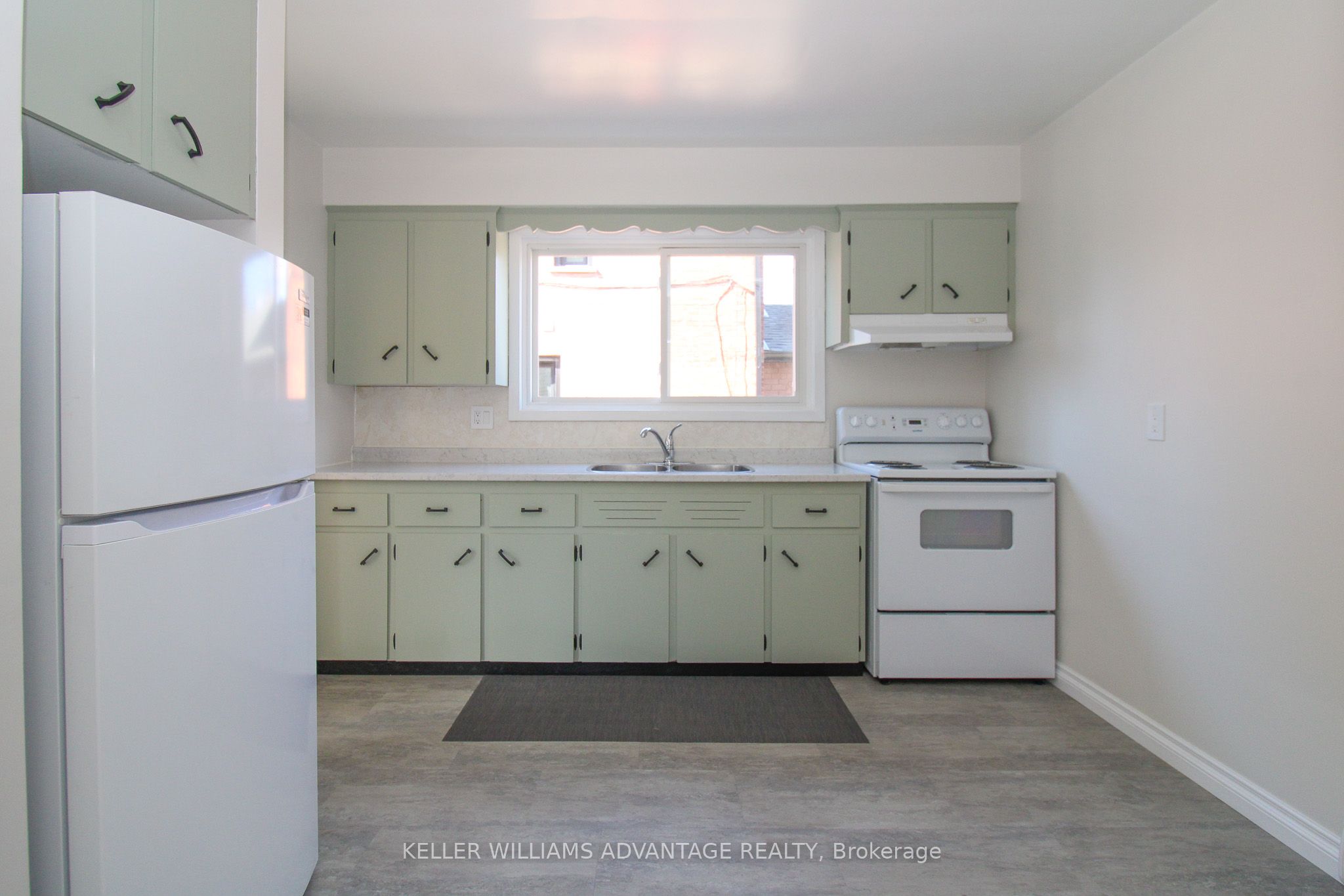 506 Sherbrooke Street Main Property Photo 7