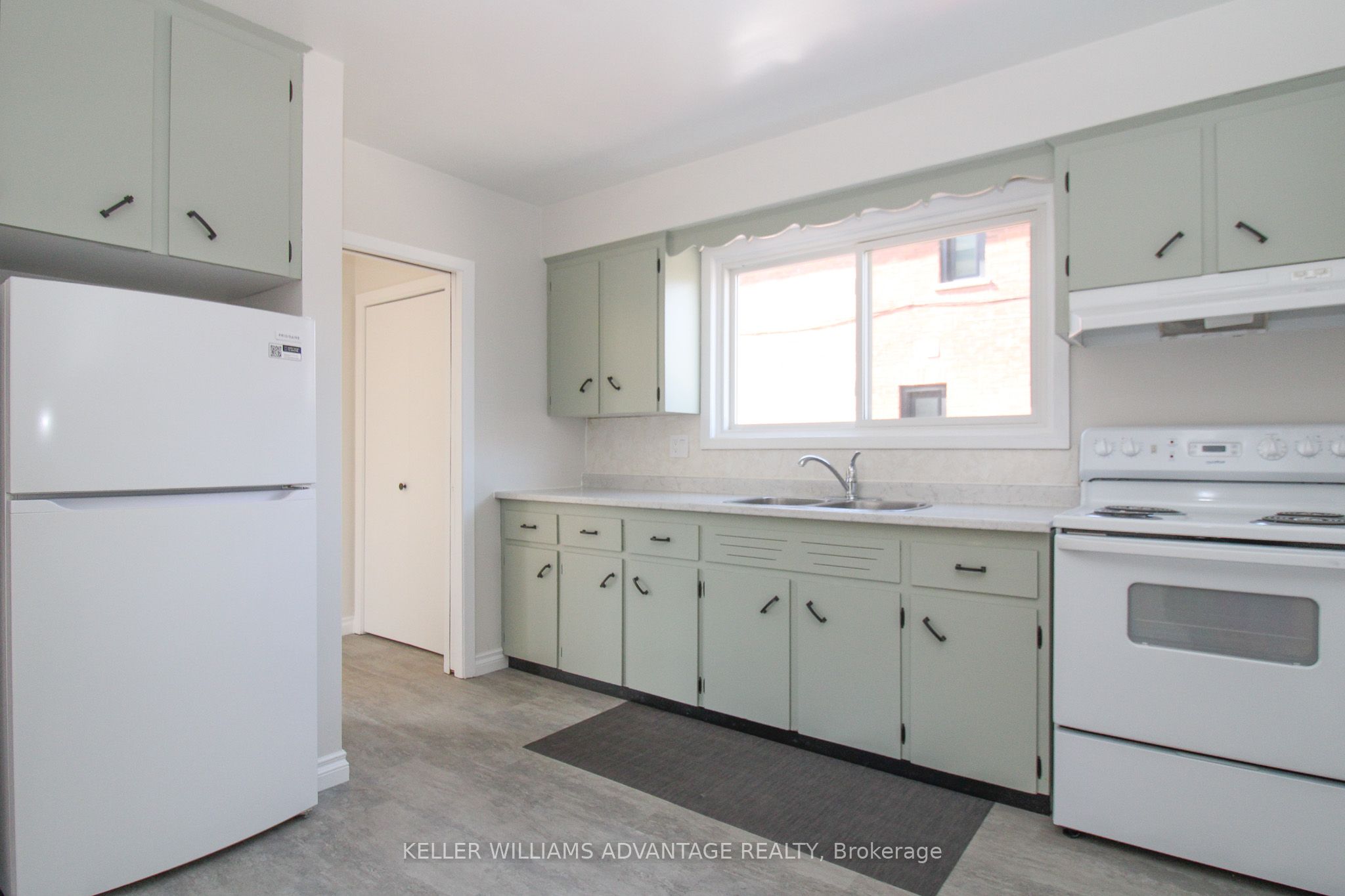 506 Sherbrooke Street Main Property Photo 8