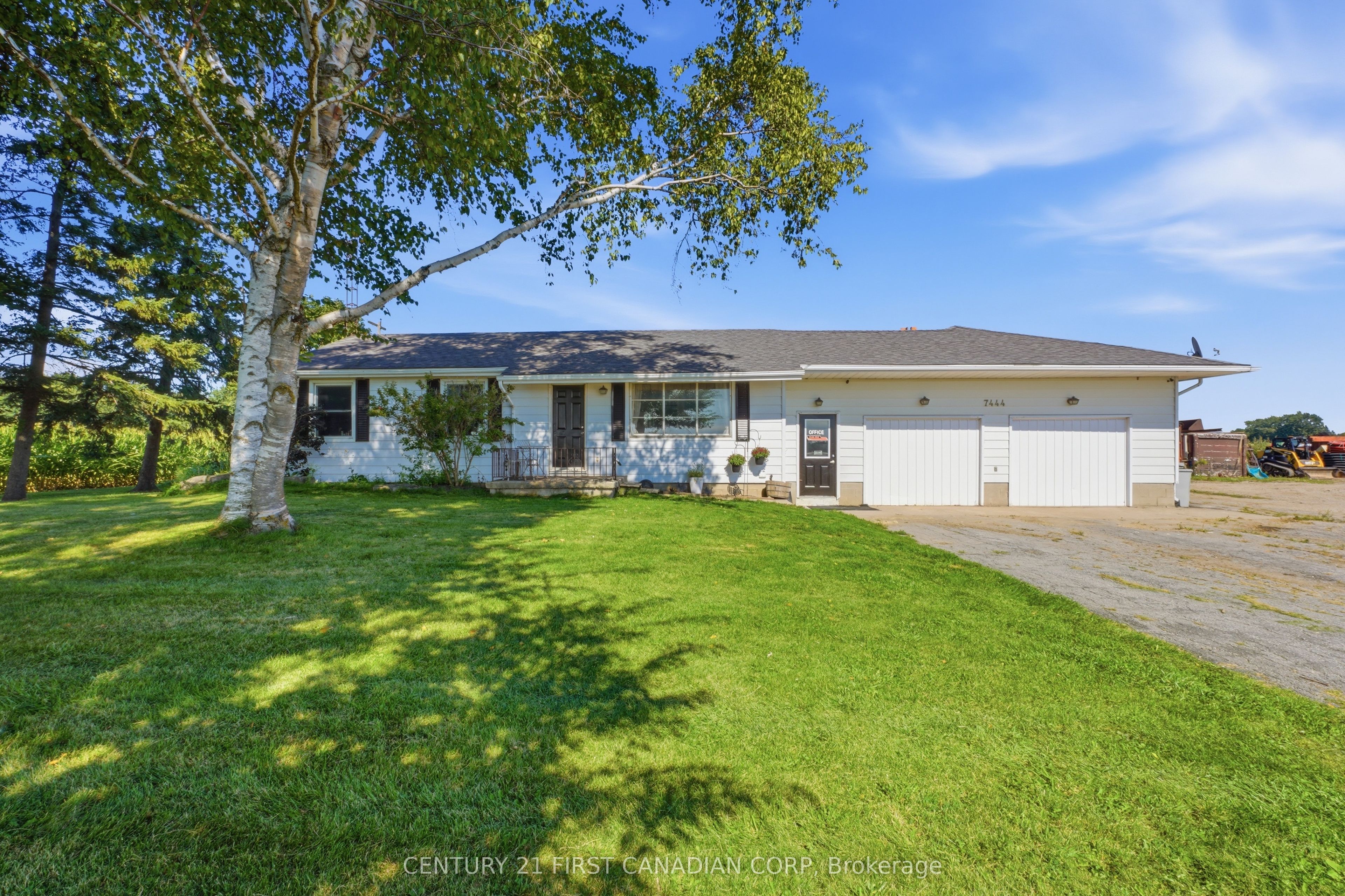 23032 Highbury Avenue N Property Photo 2