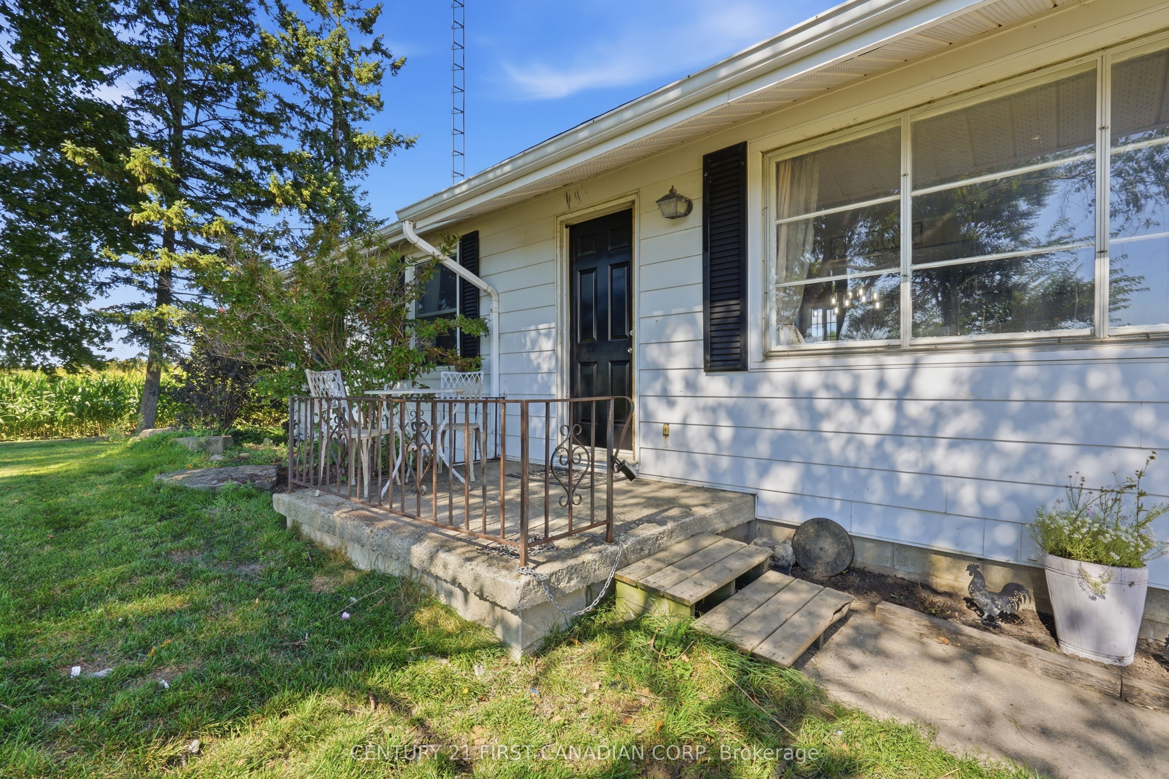 23032 Highbury Avenue N Property Photo 6