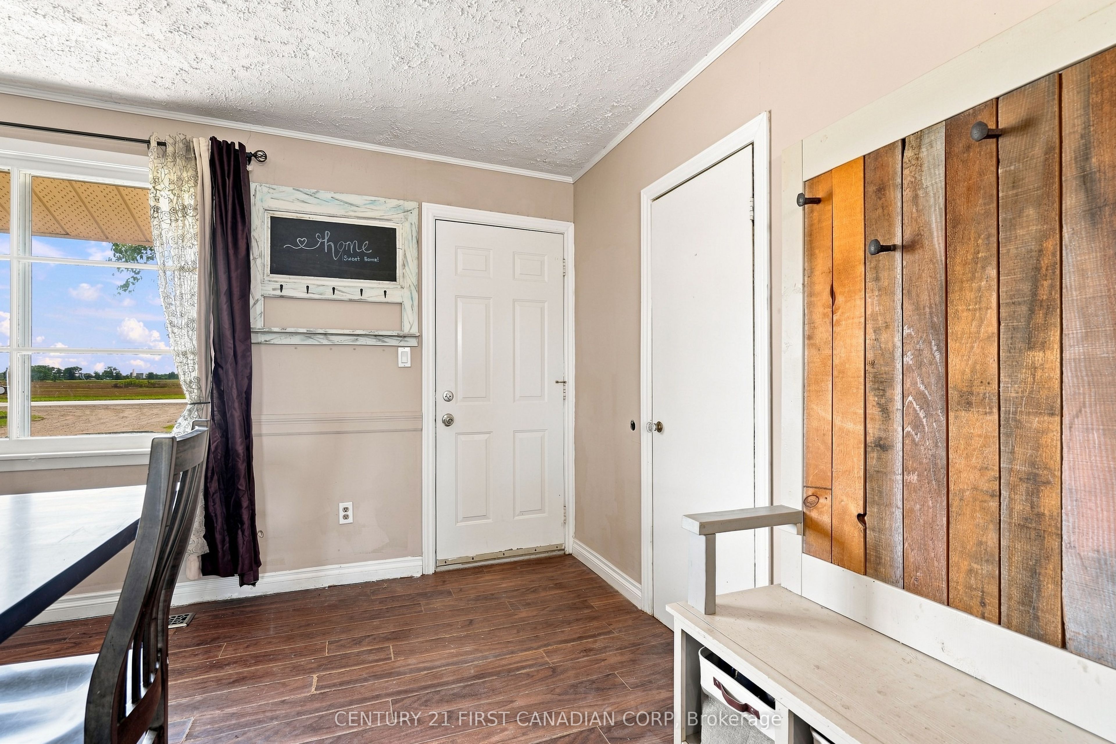 23032 Highbury Avenue N Property Photo 7