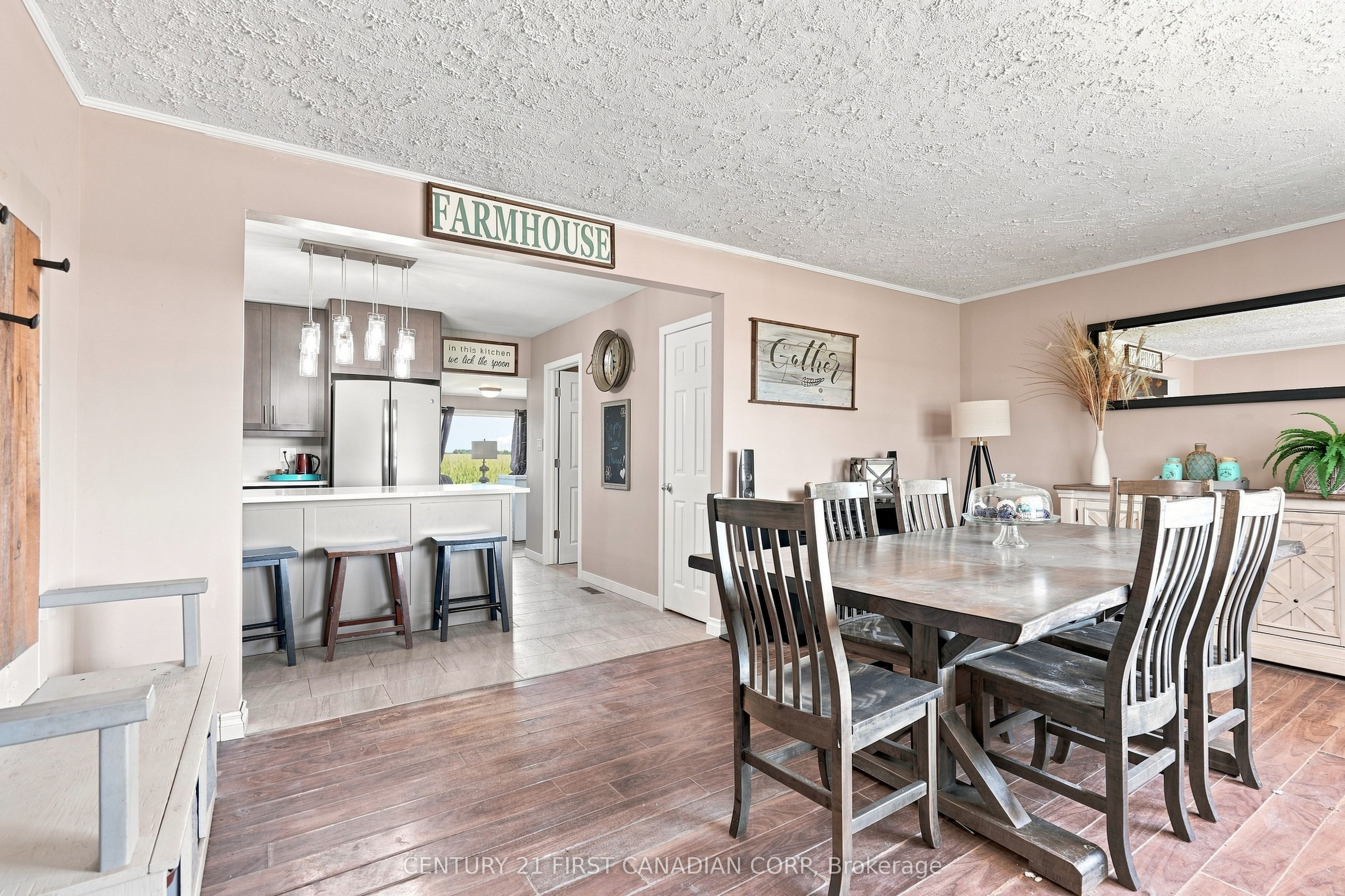 23032 Highbury Avenue N Property Photo 8