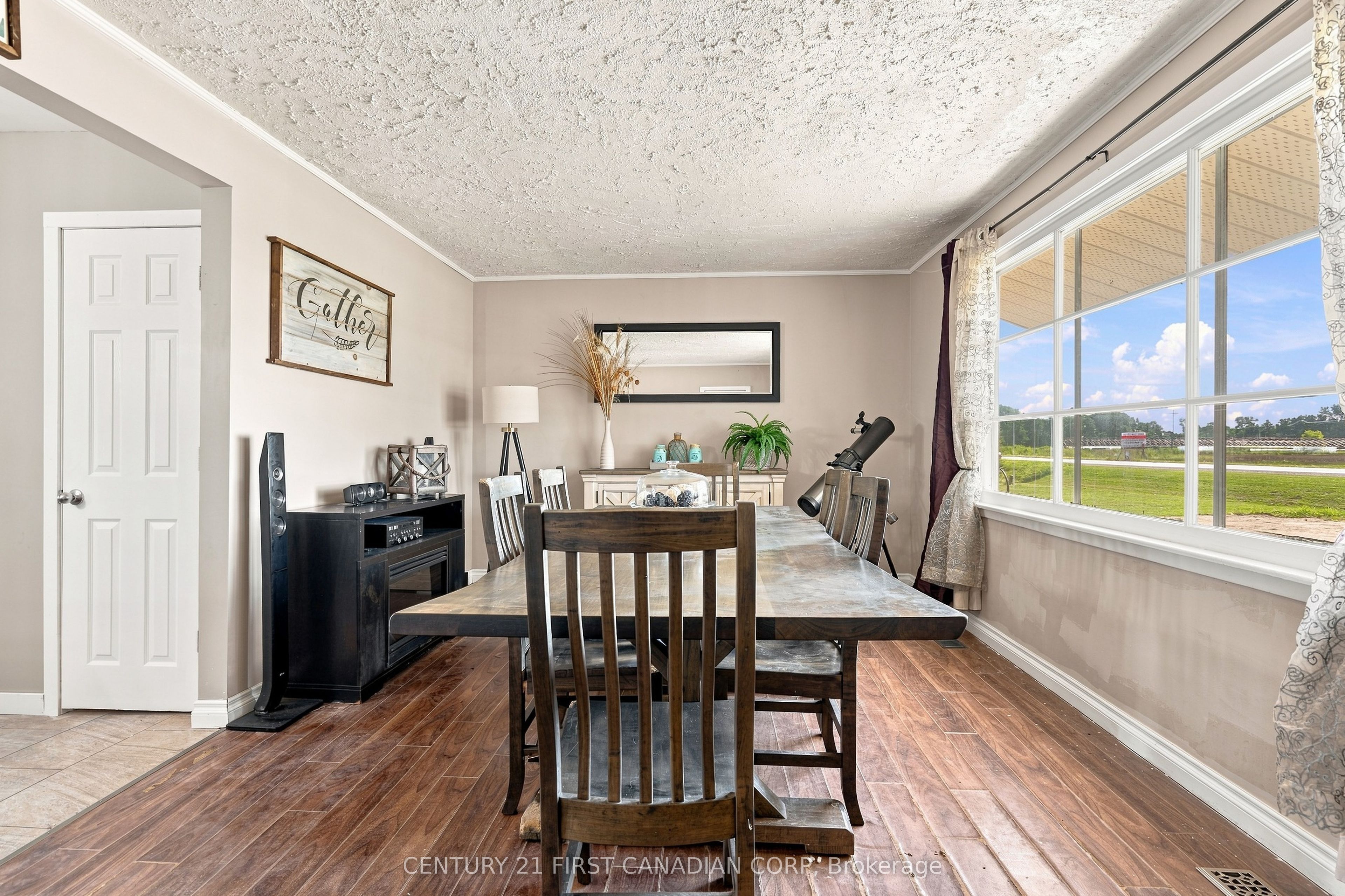 23032 Highbury Avenue N Property Photo 9