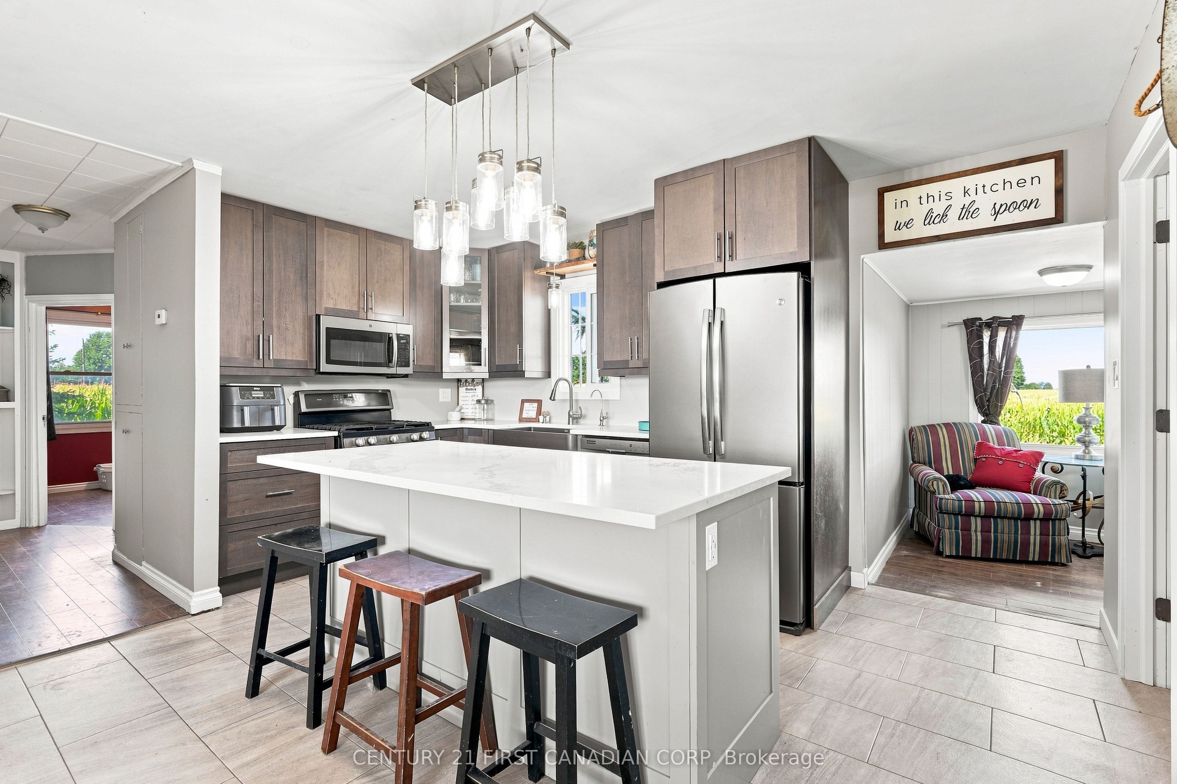 23032 Highbury Avenue N Property Photo 11