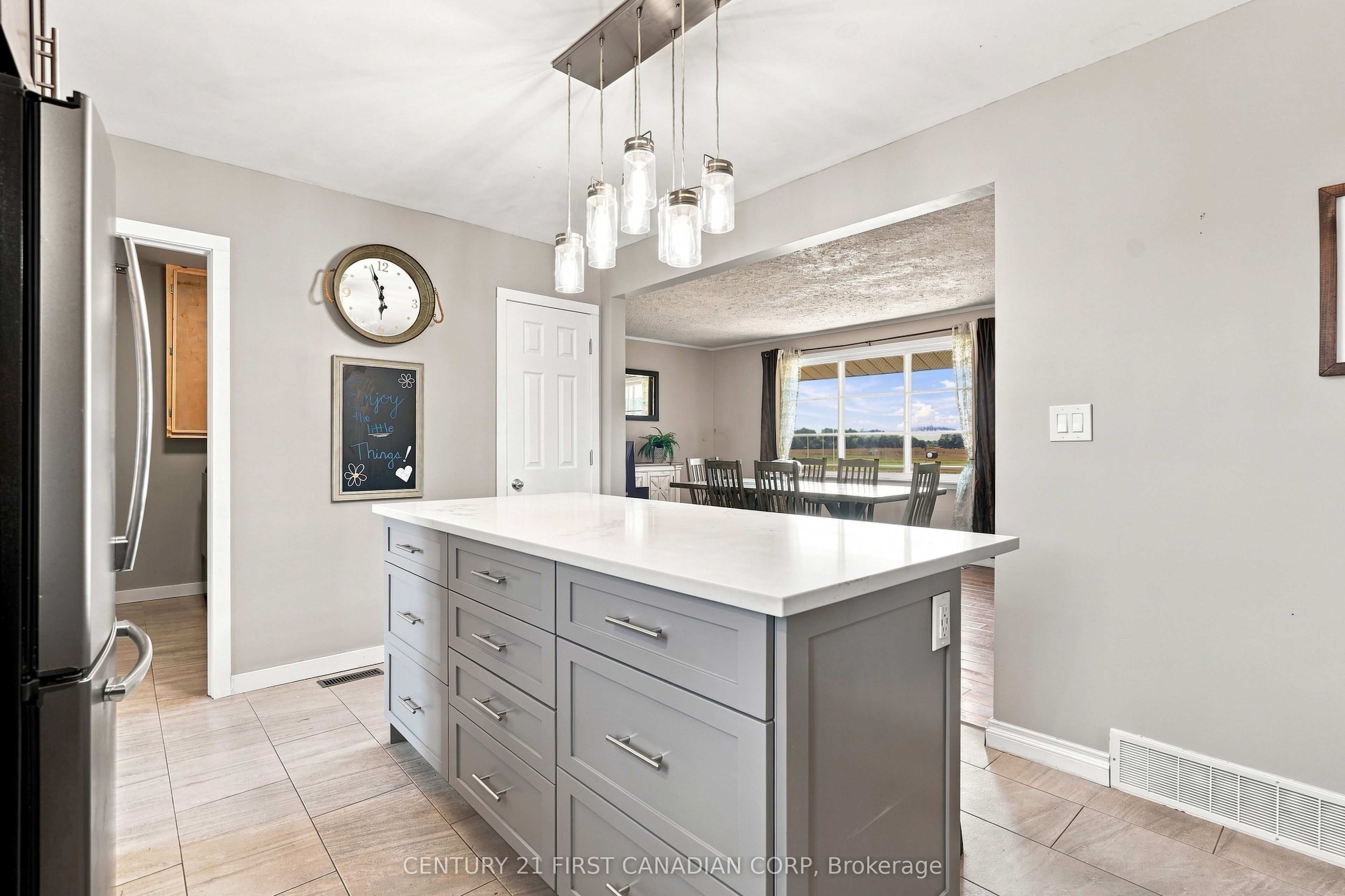 23032 Highbury Avenue N Property Photo 14