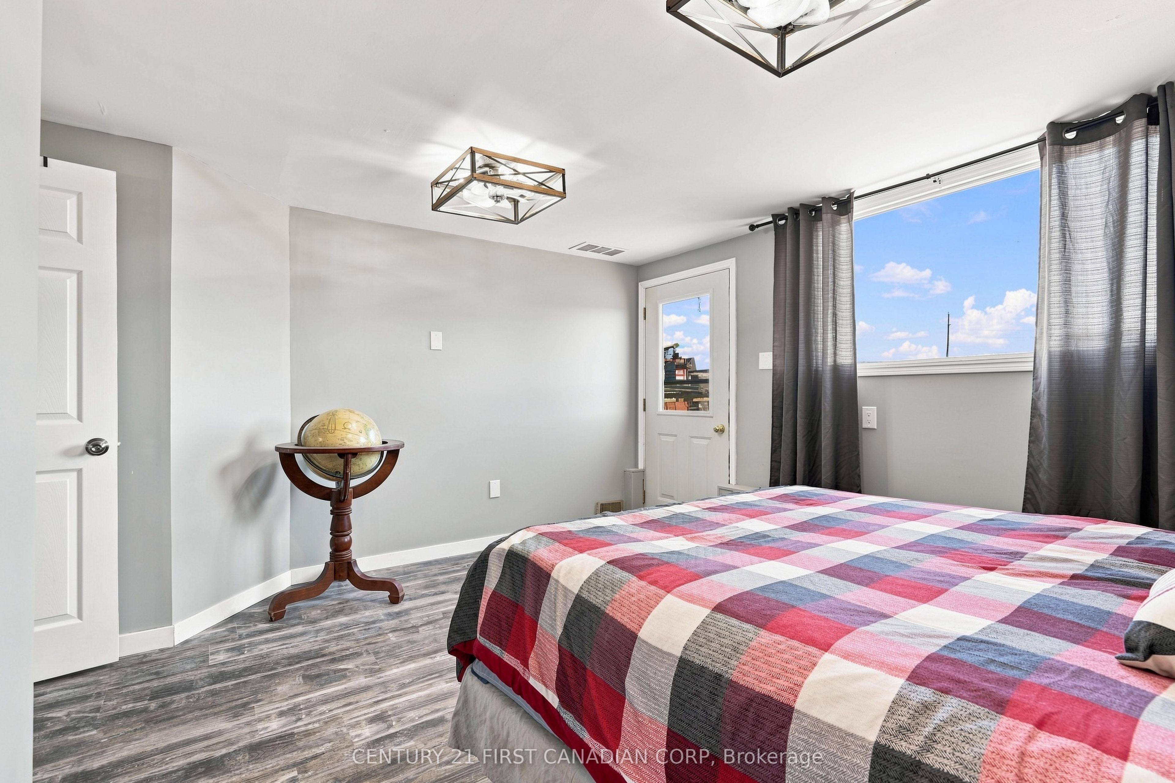 23032 Highbury Avenue N Property Photo 32