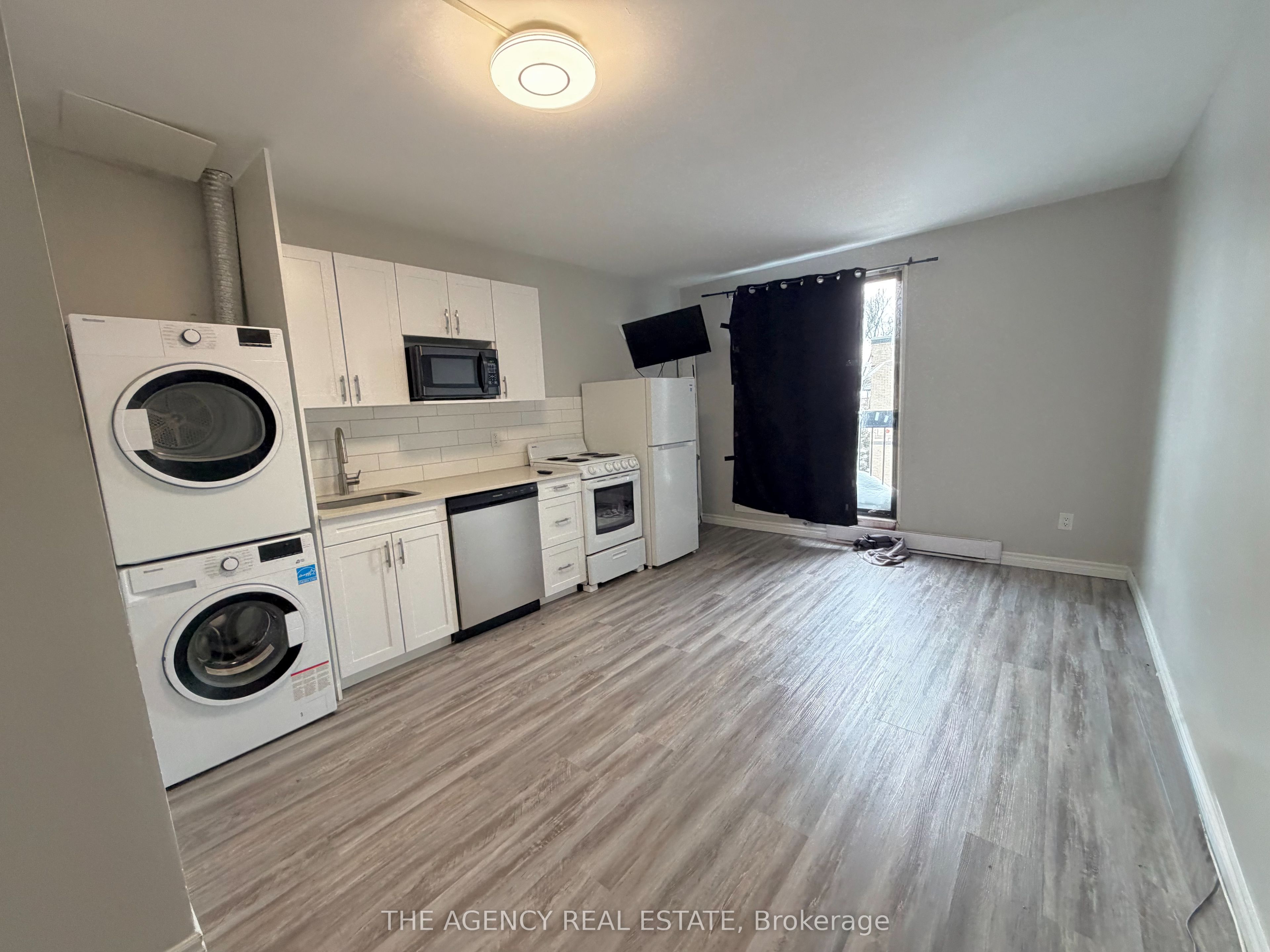91 Thames Street S 305 Property Photo 2