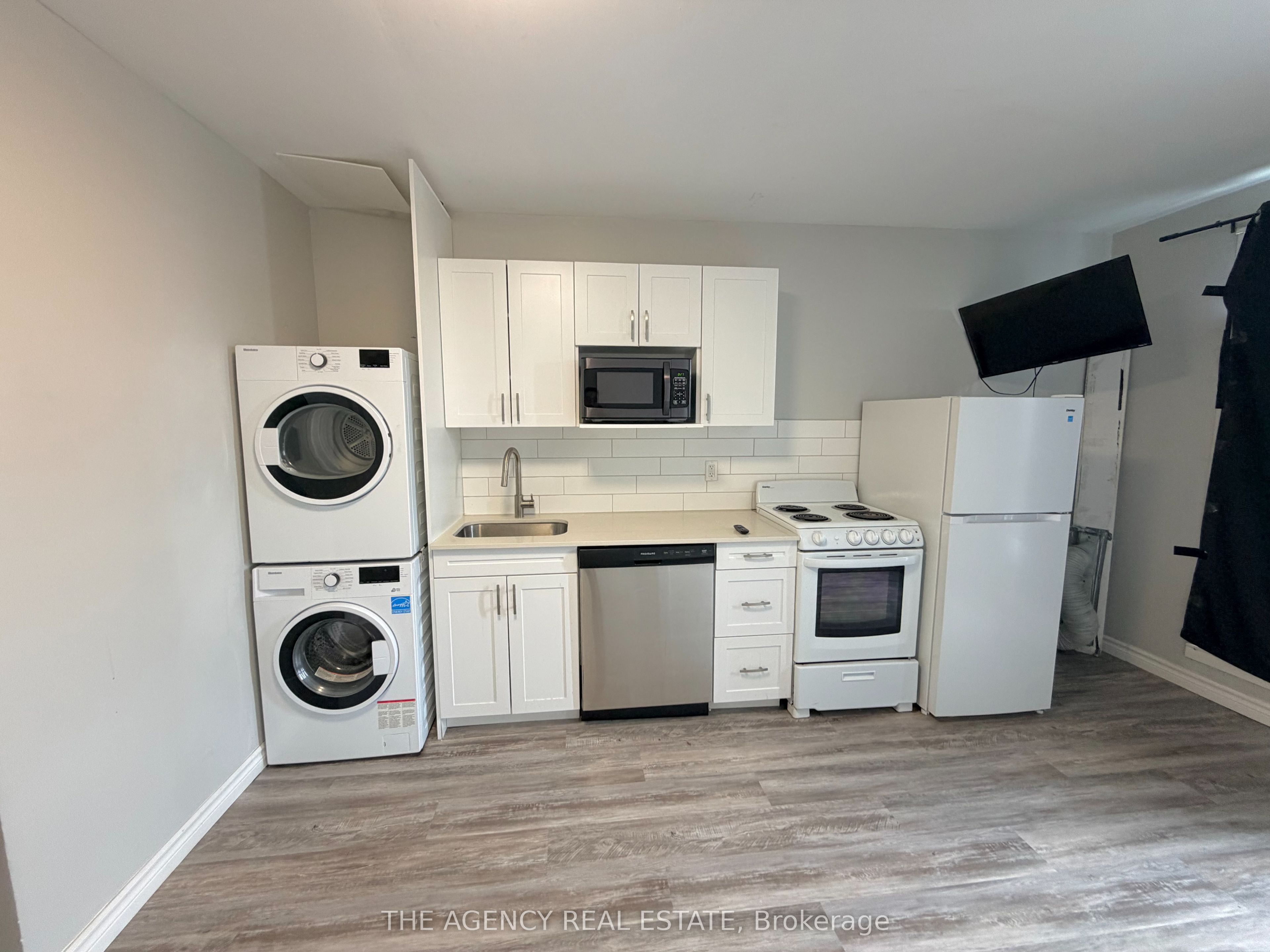 91 Thames Street S 305 Property Photo 3