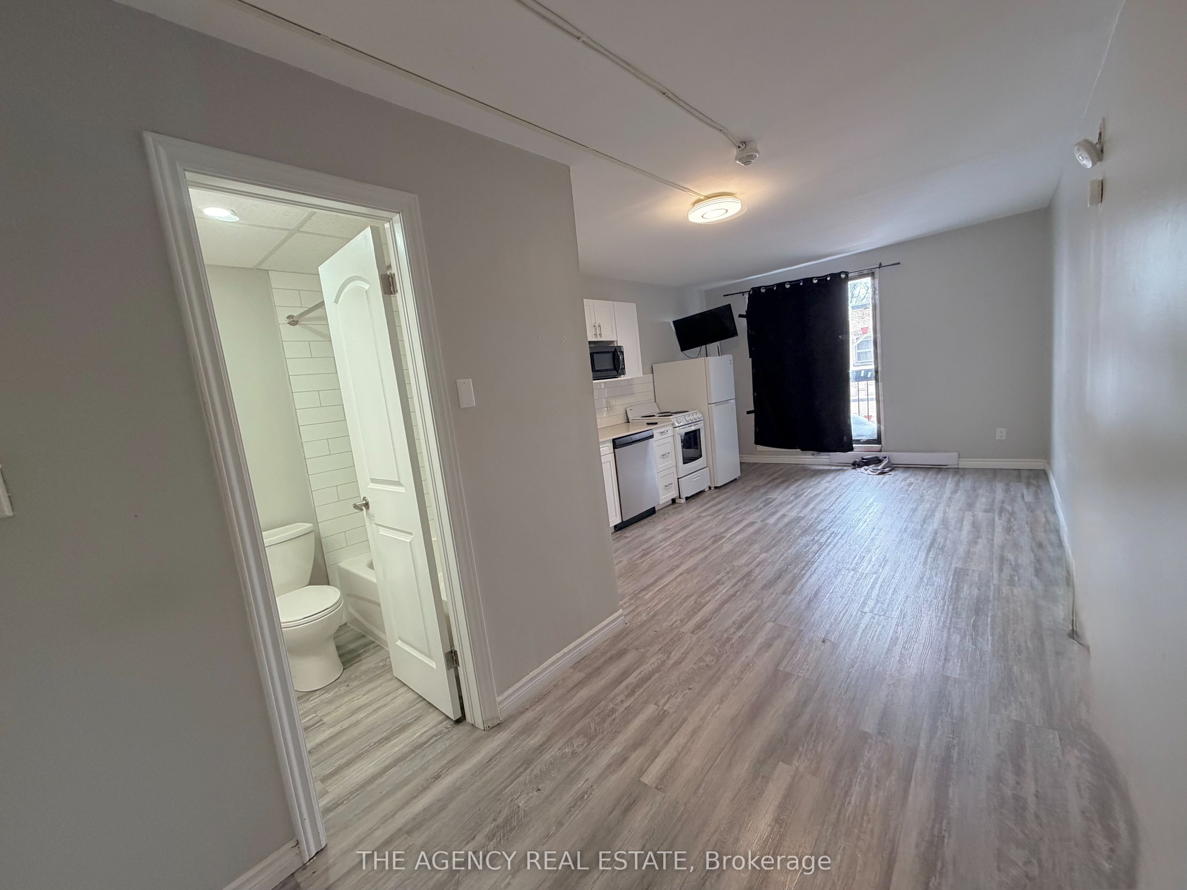 91 Thames Street S 305 Property Photo 5