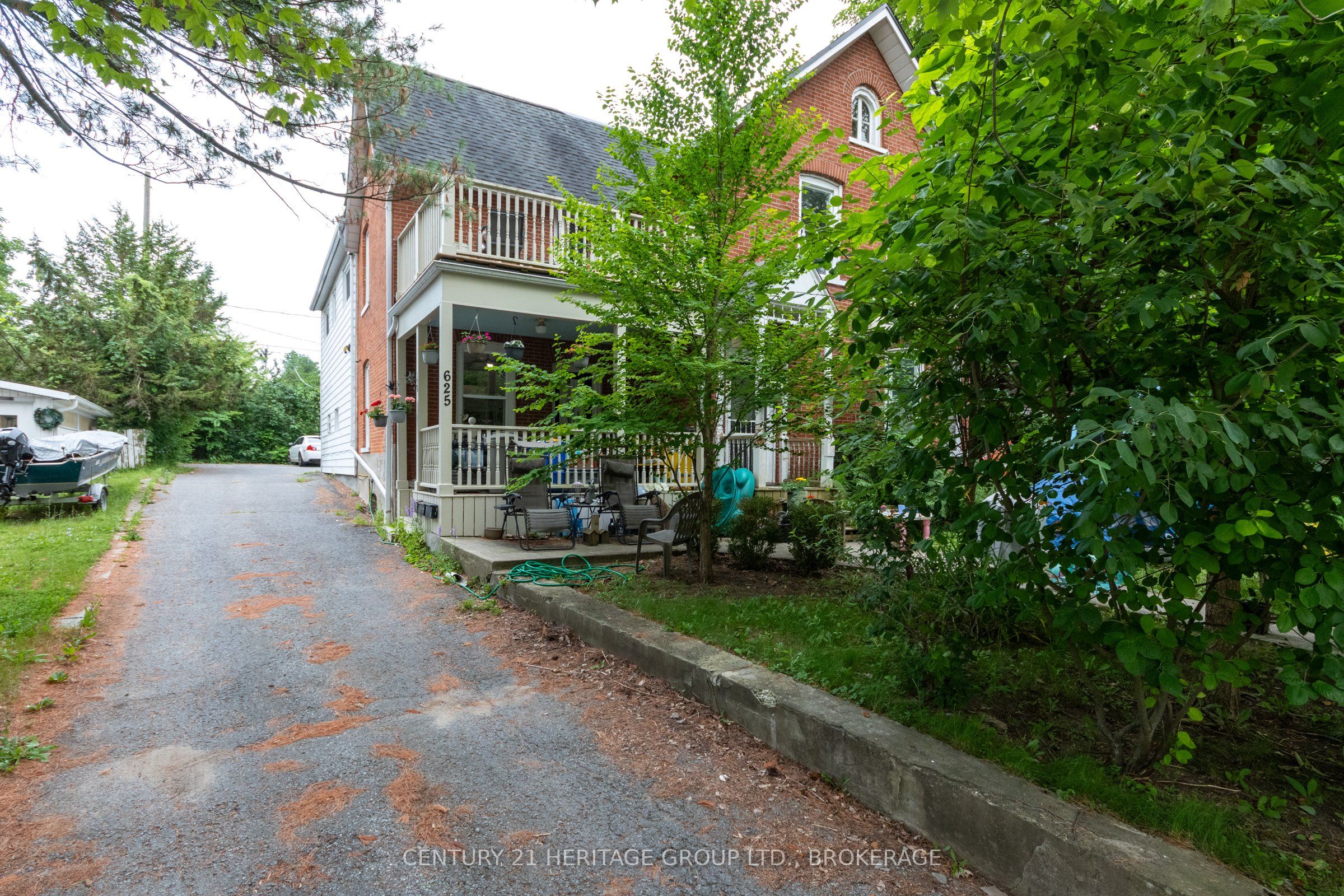 625 King Street W Property Photo 2