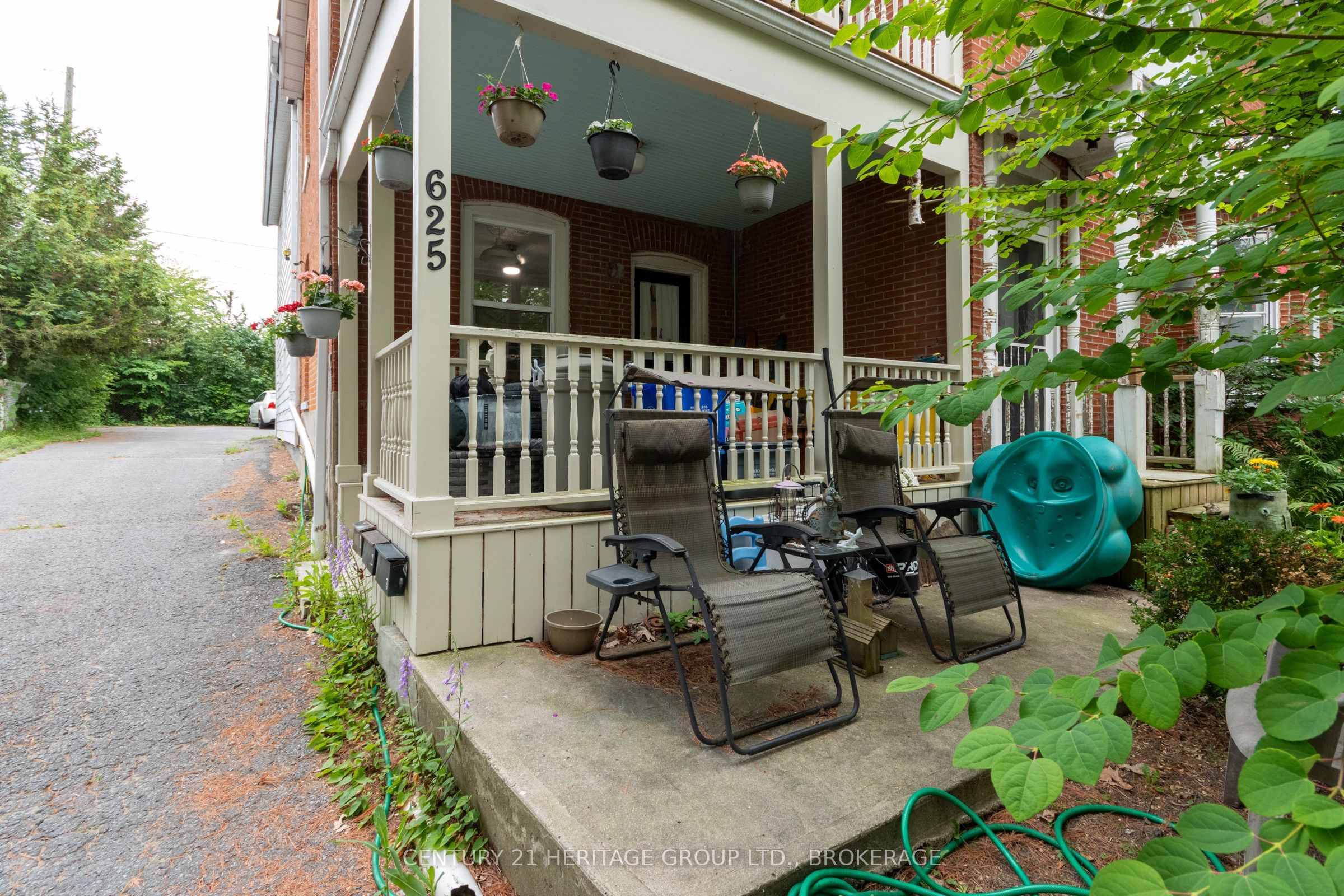 625 King Street W Property Photo 3