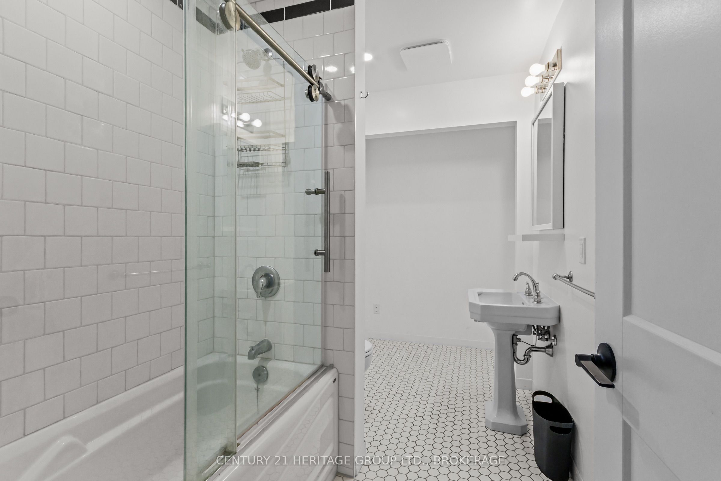 625 King Street W Property Photo 23