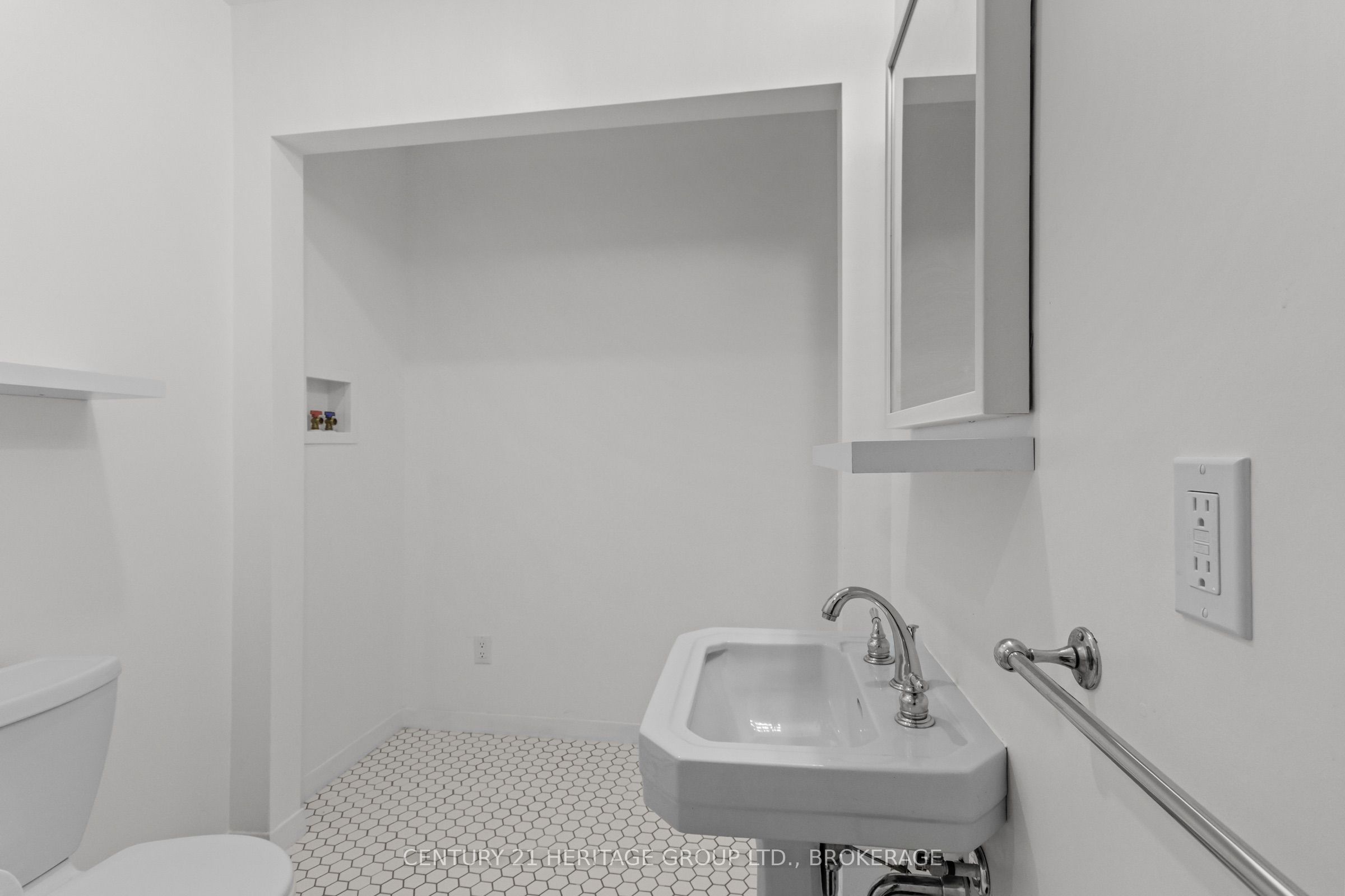 625 King Street W Property Photo 24