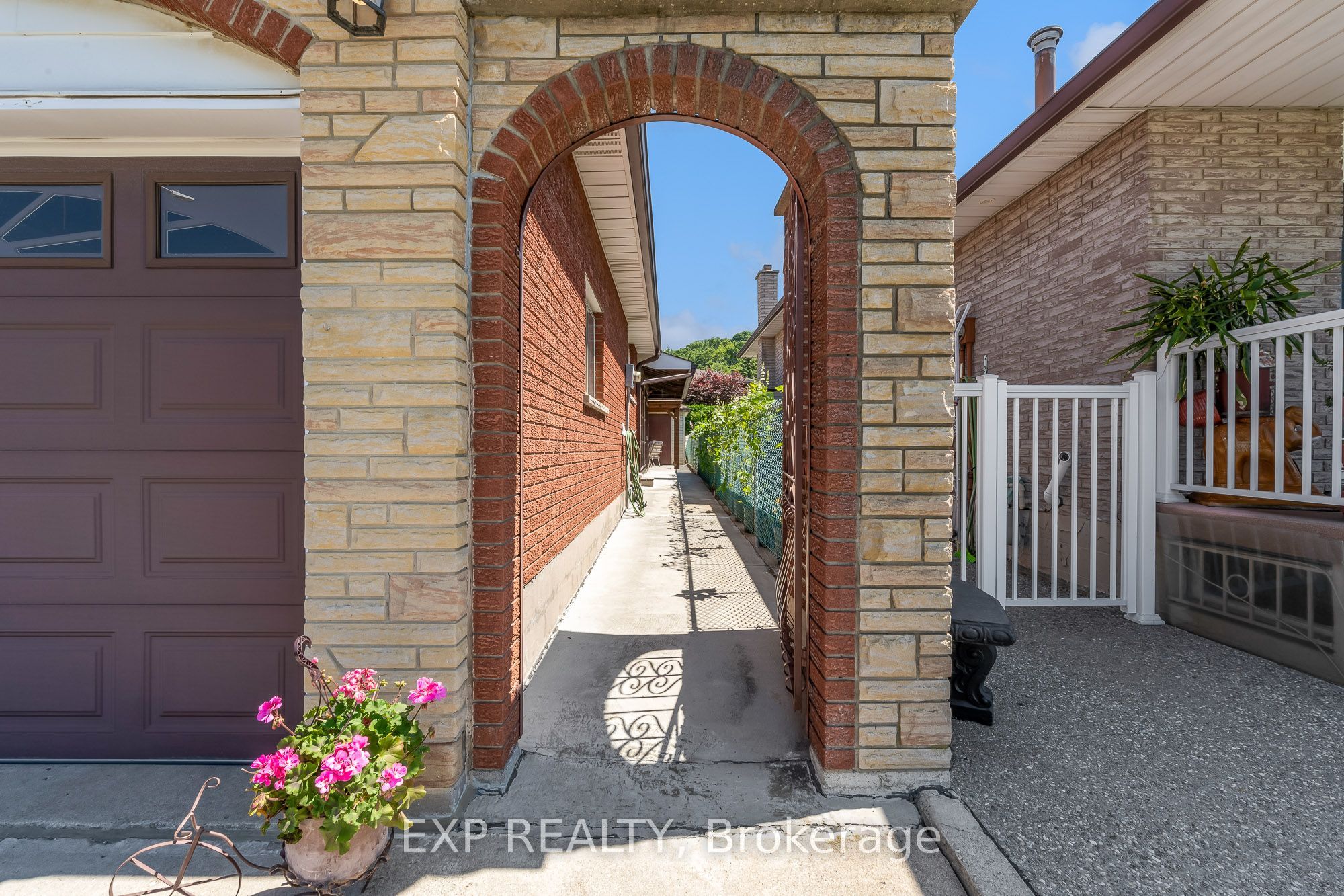 150 Marcella Crescent Property Photo 3