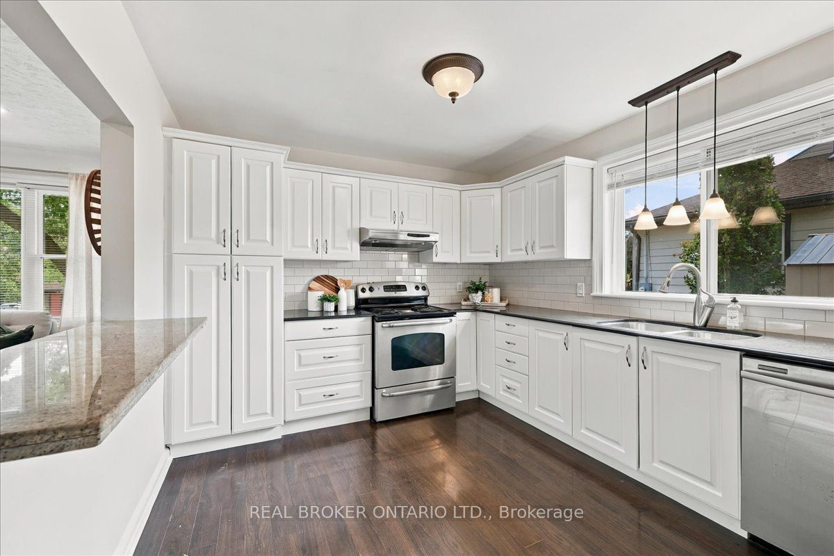 480 Rosseau Road Property Photo 9