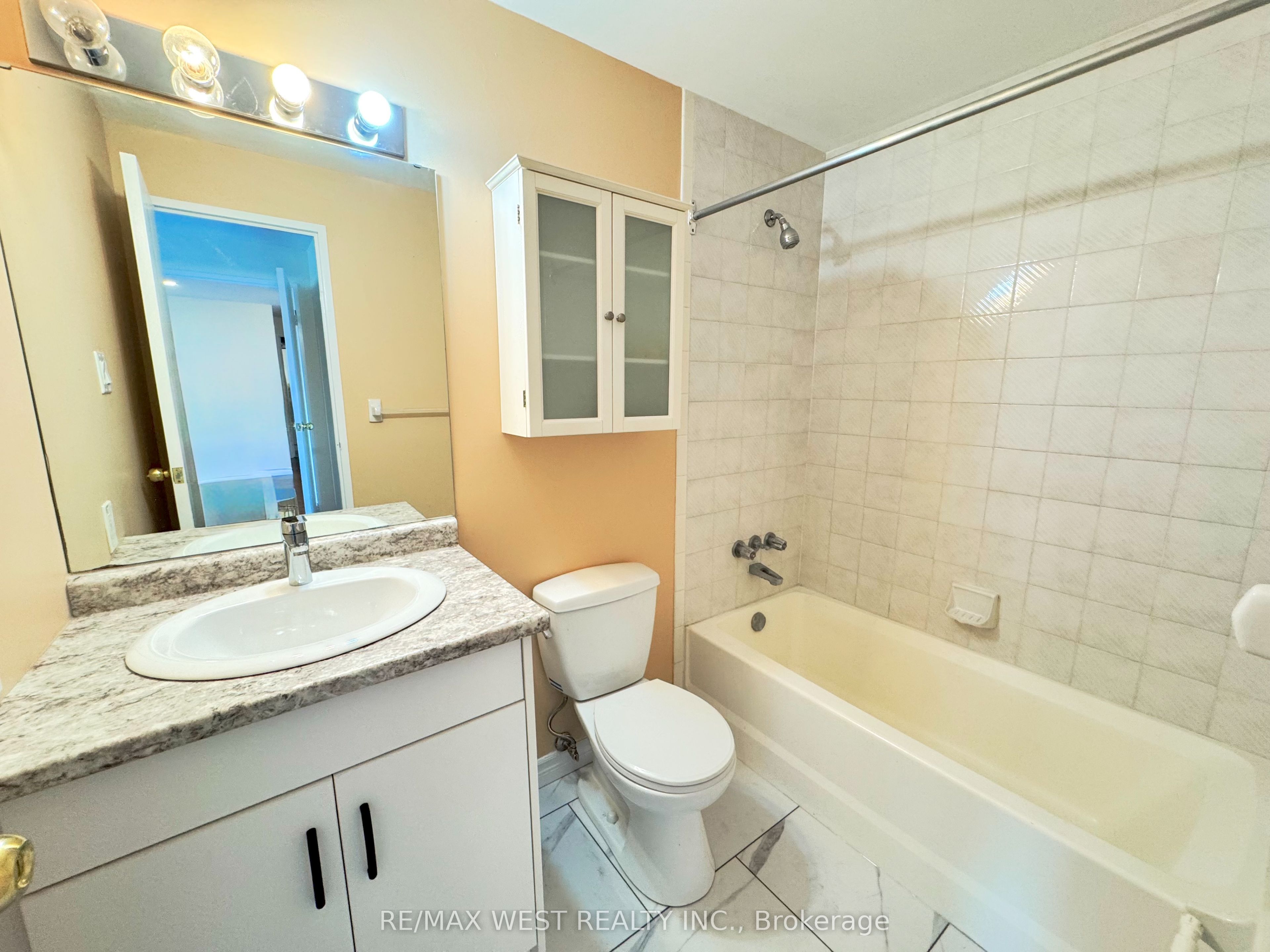 55 Green Valley Drive 1506 Property Photo 17