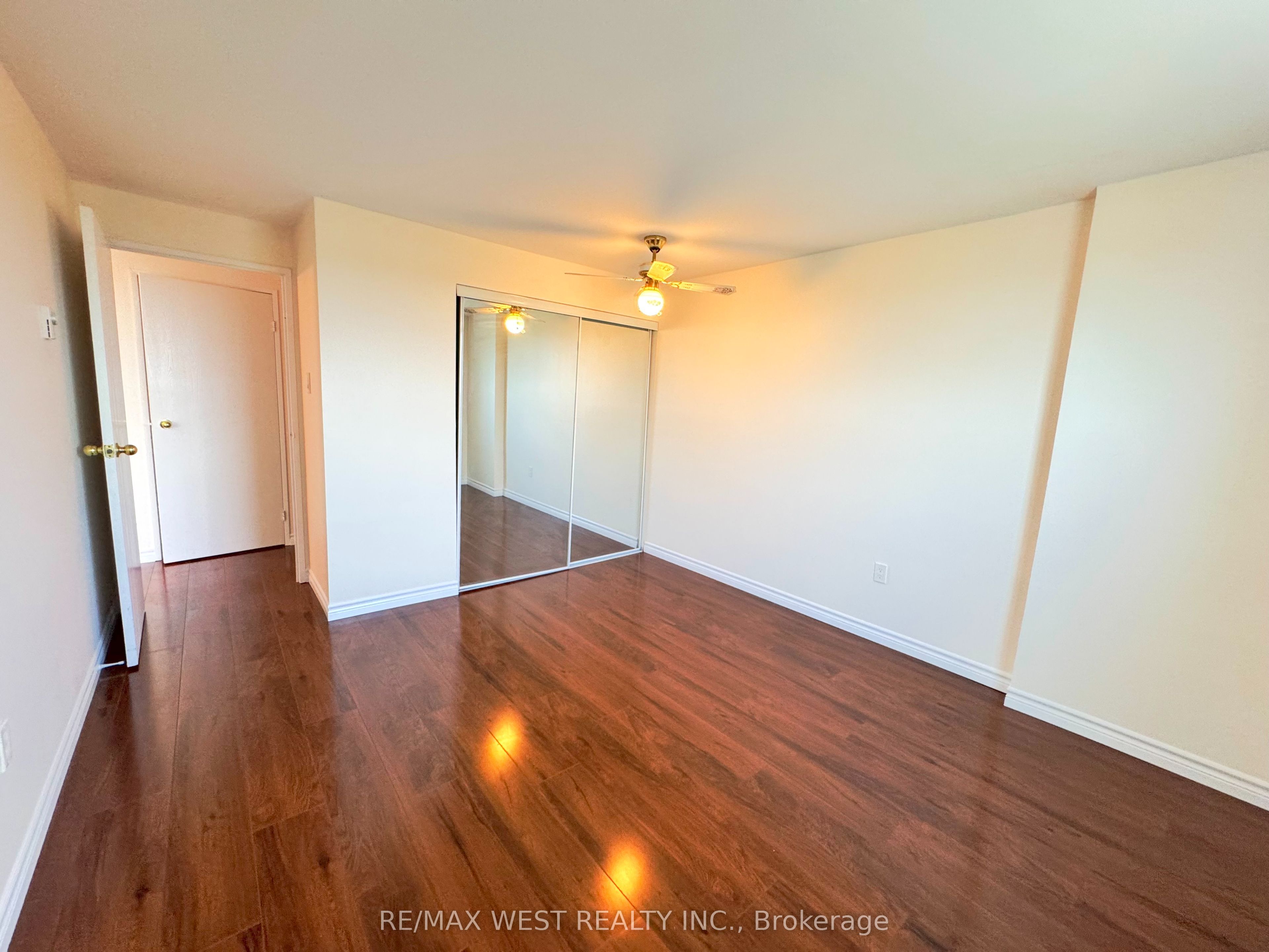 55 Green Valley Drive 1506 Property Photo 22
