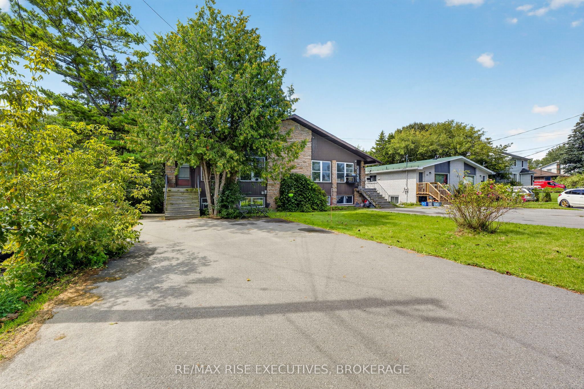 33 Montgomery Boulevard Property Photo 2