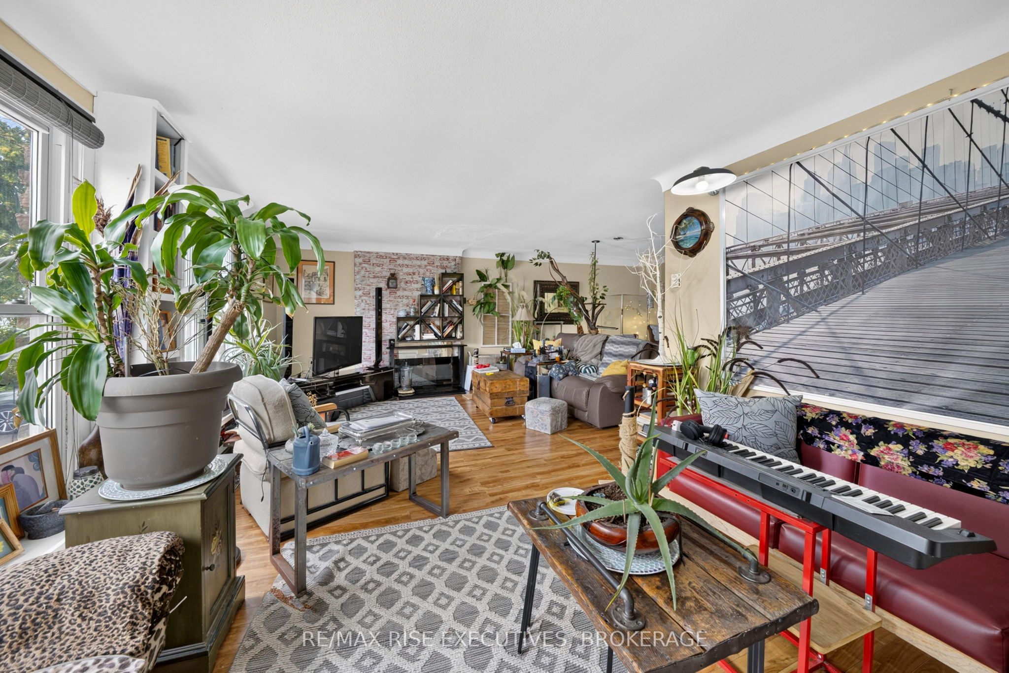 33 Montgomery Boulevard Property Photo 4