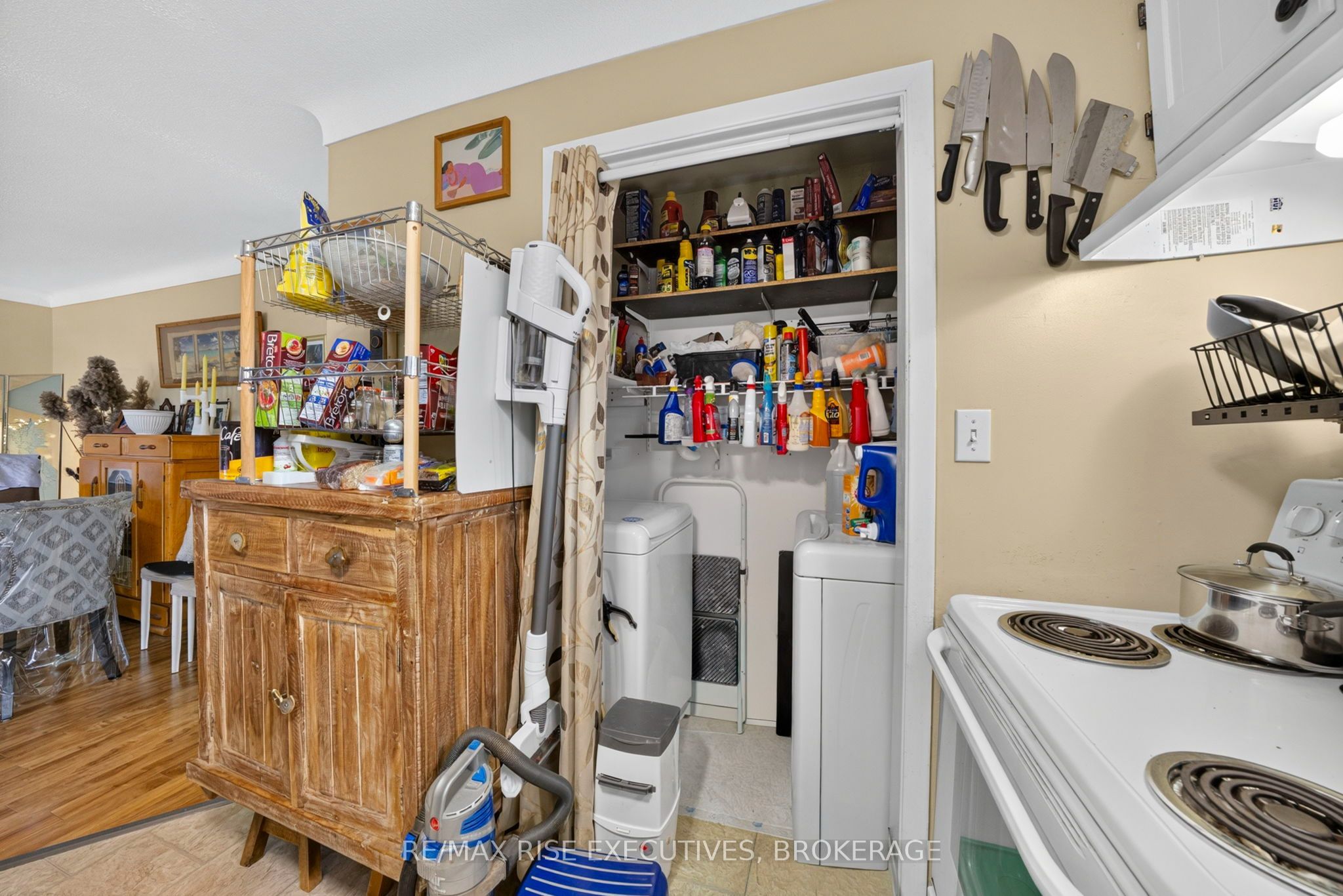 33 Montgomery Boulevard Property Photo 8