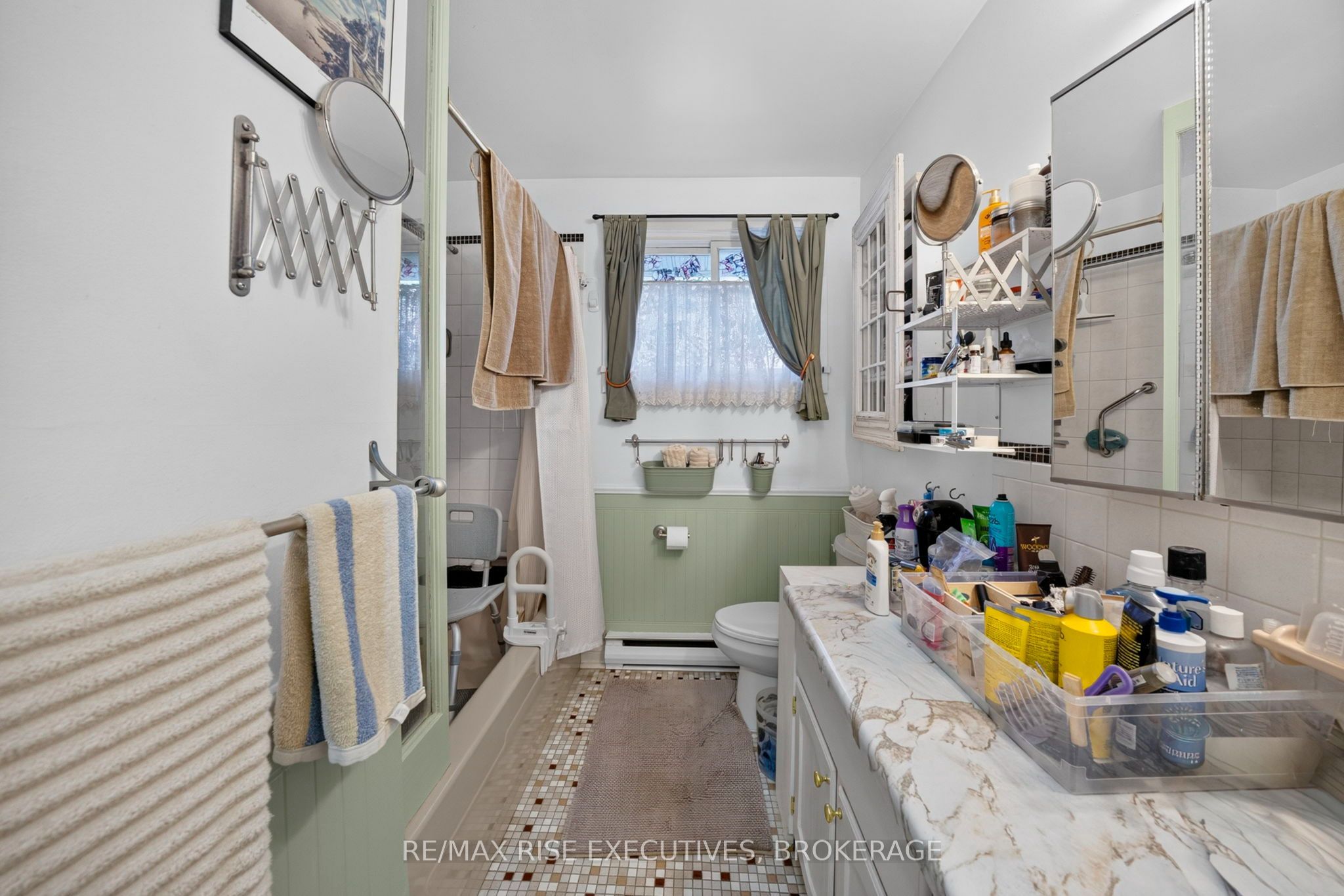 33 Montgomery Boulevard Property Photo 9