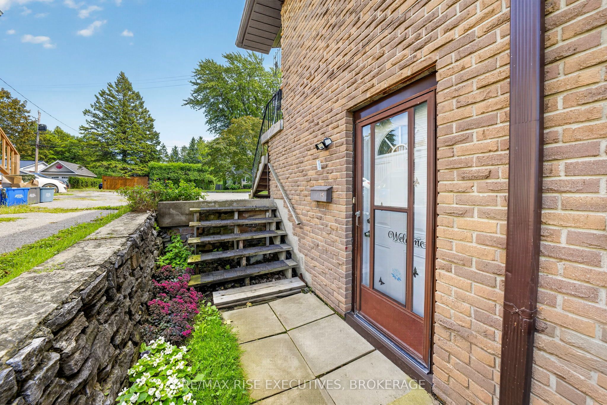 33 Montgomery Boulevard Property Photo 13