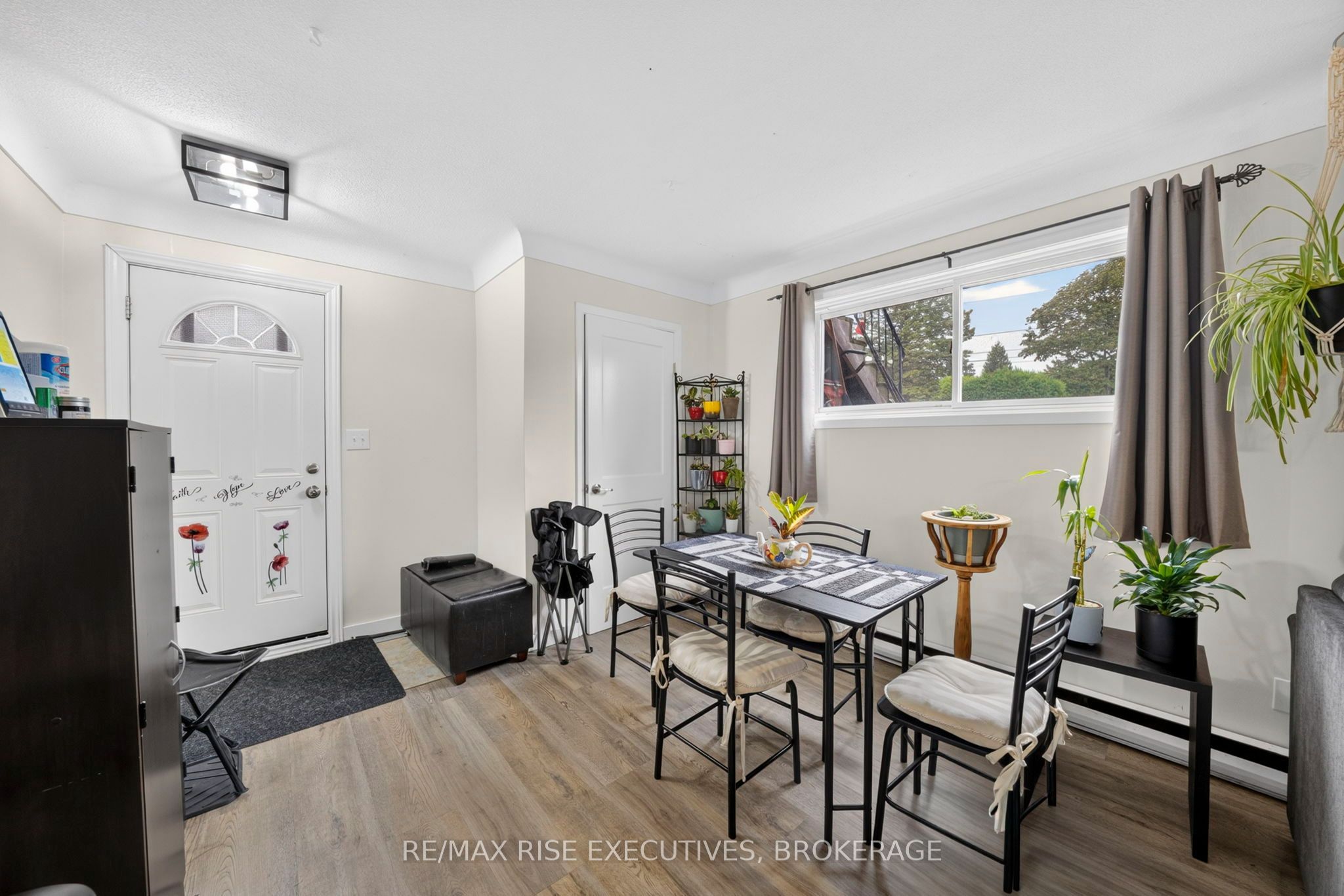 33 Montgomery Boulevard Property Photo 15