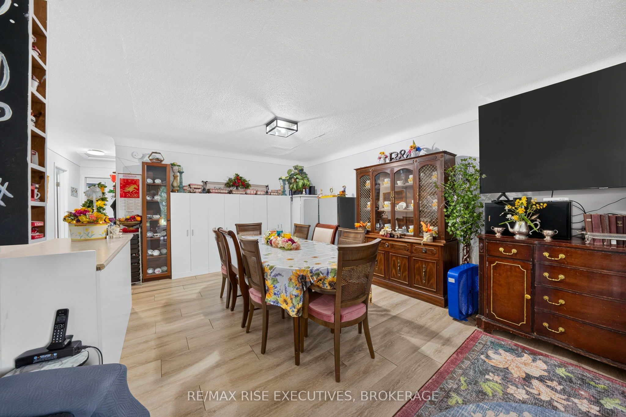 33 Montgomery Boulevard Property Photo 27