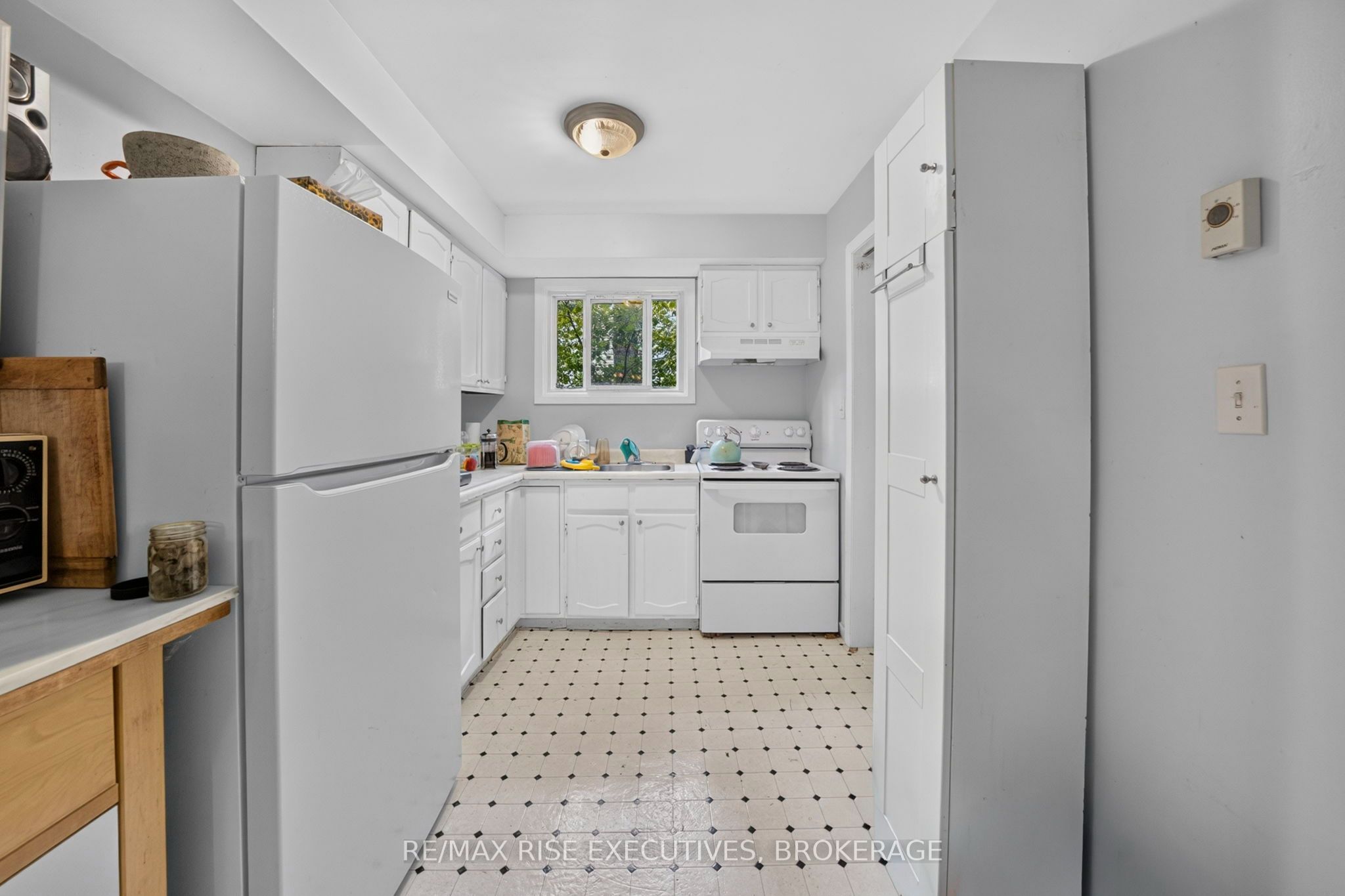 33 Montgomery Boulevard Property Photo 39