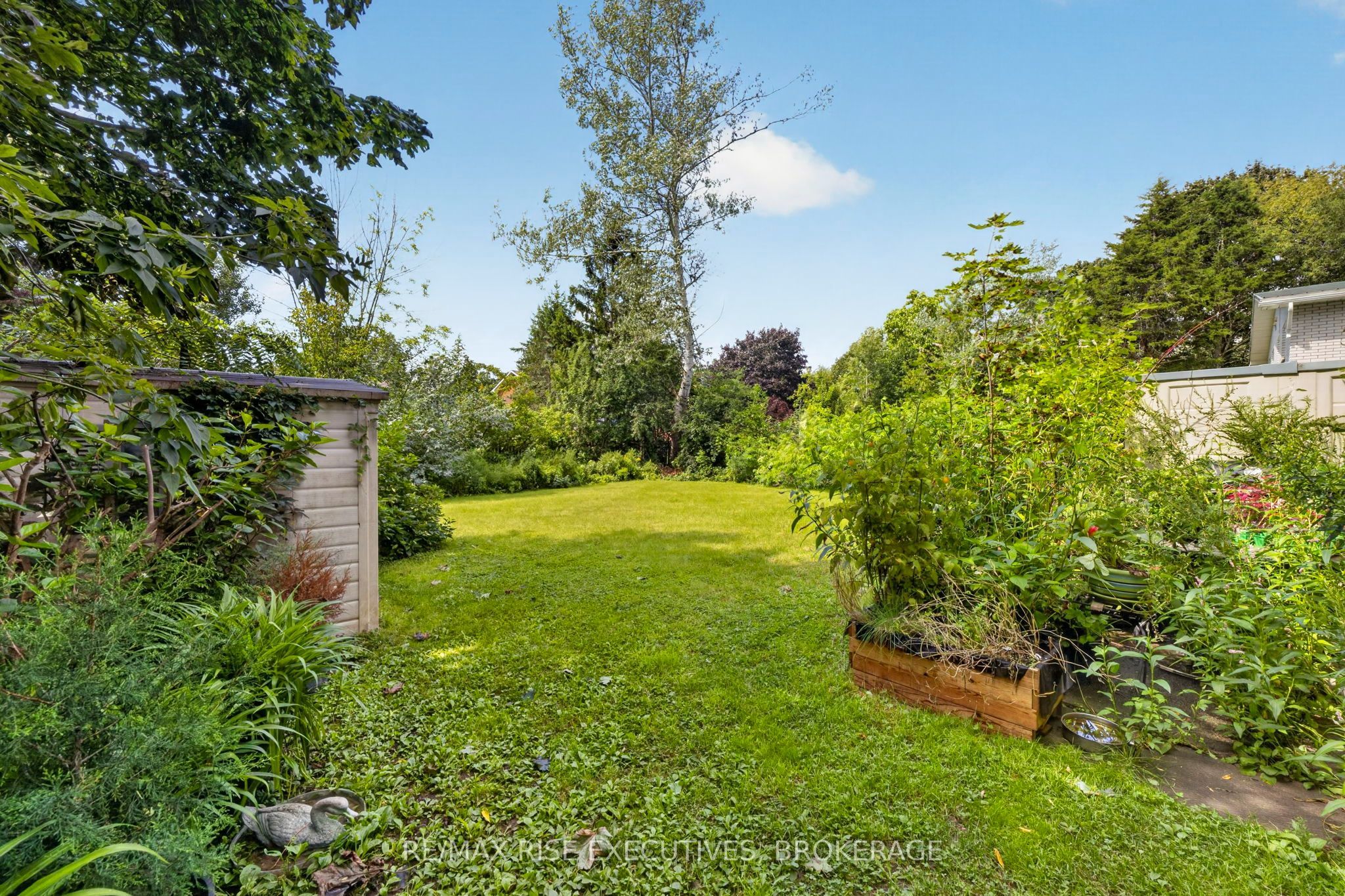 33 Montgomery Boulevard Property Photo 46