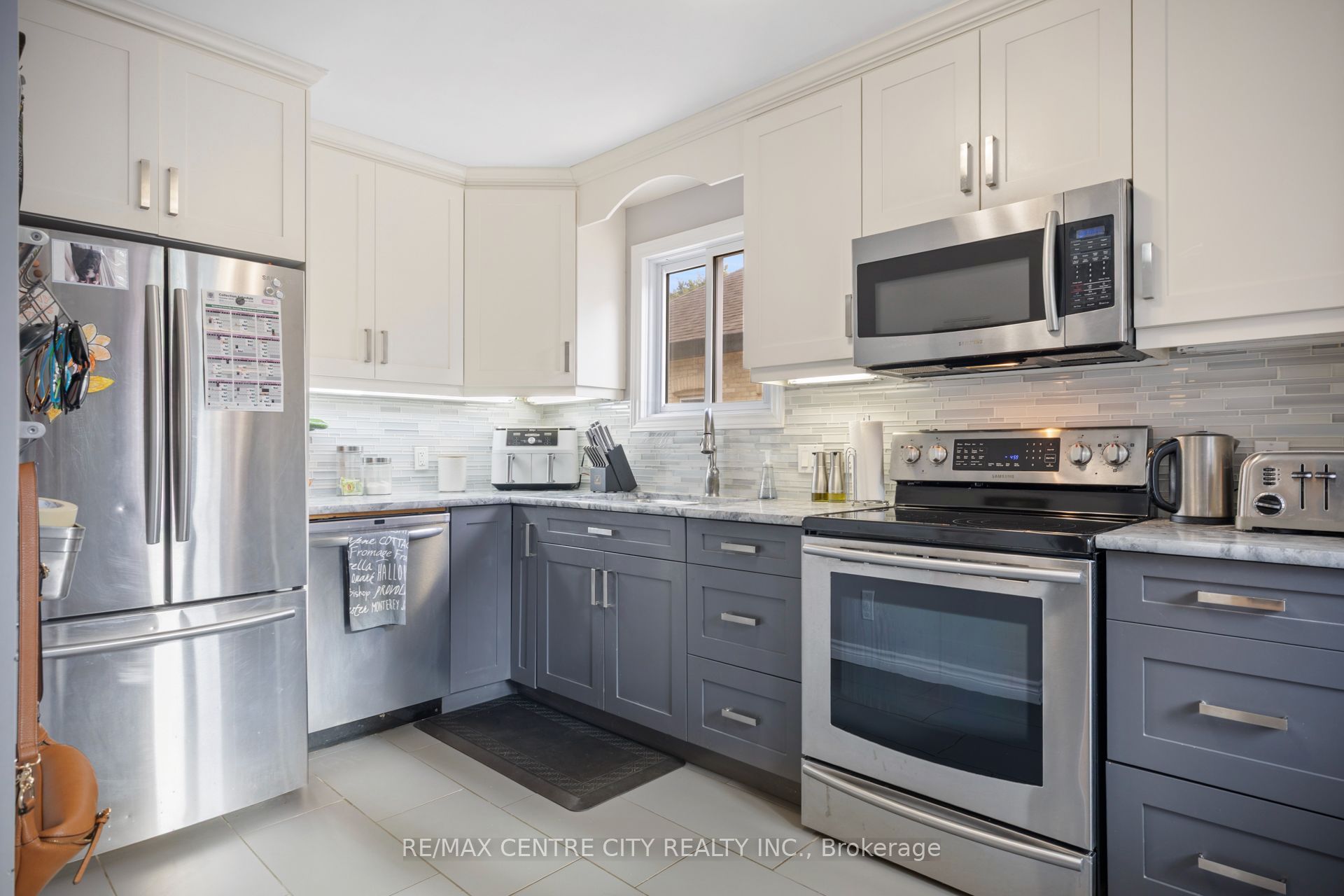 54 Miles Street Property Photo 3