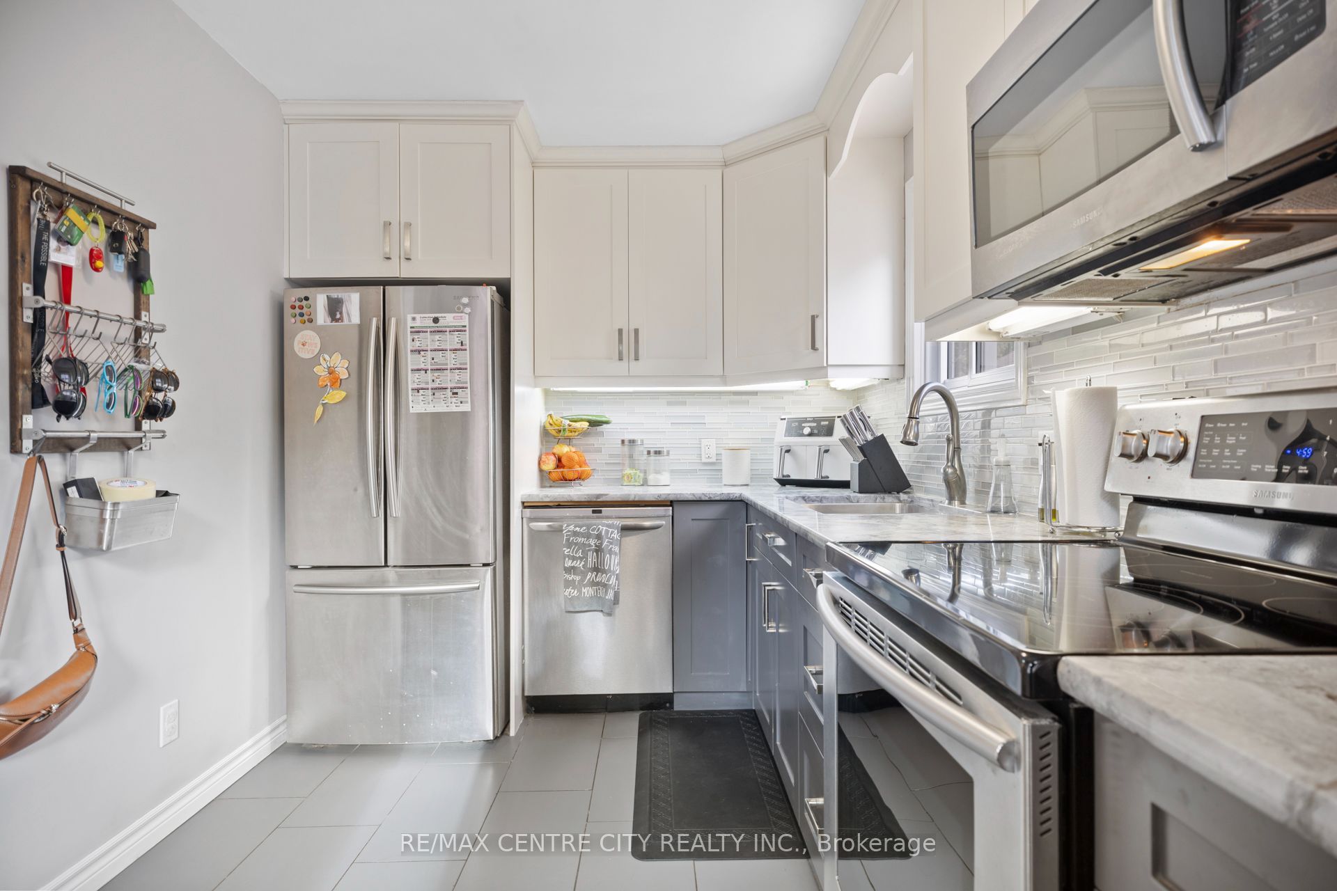 54 Miles Street Property Photo 4