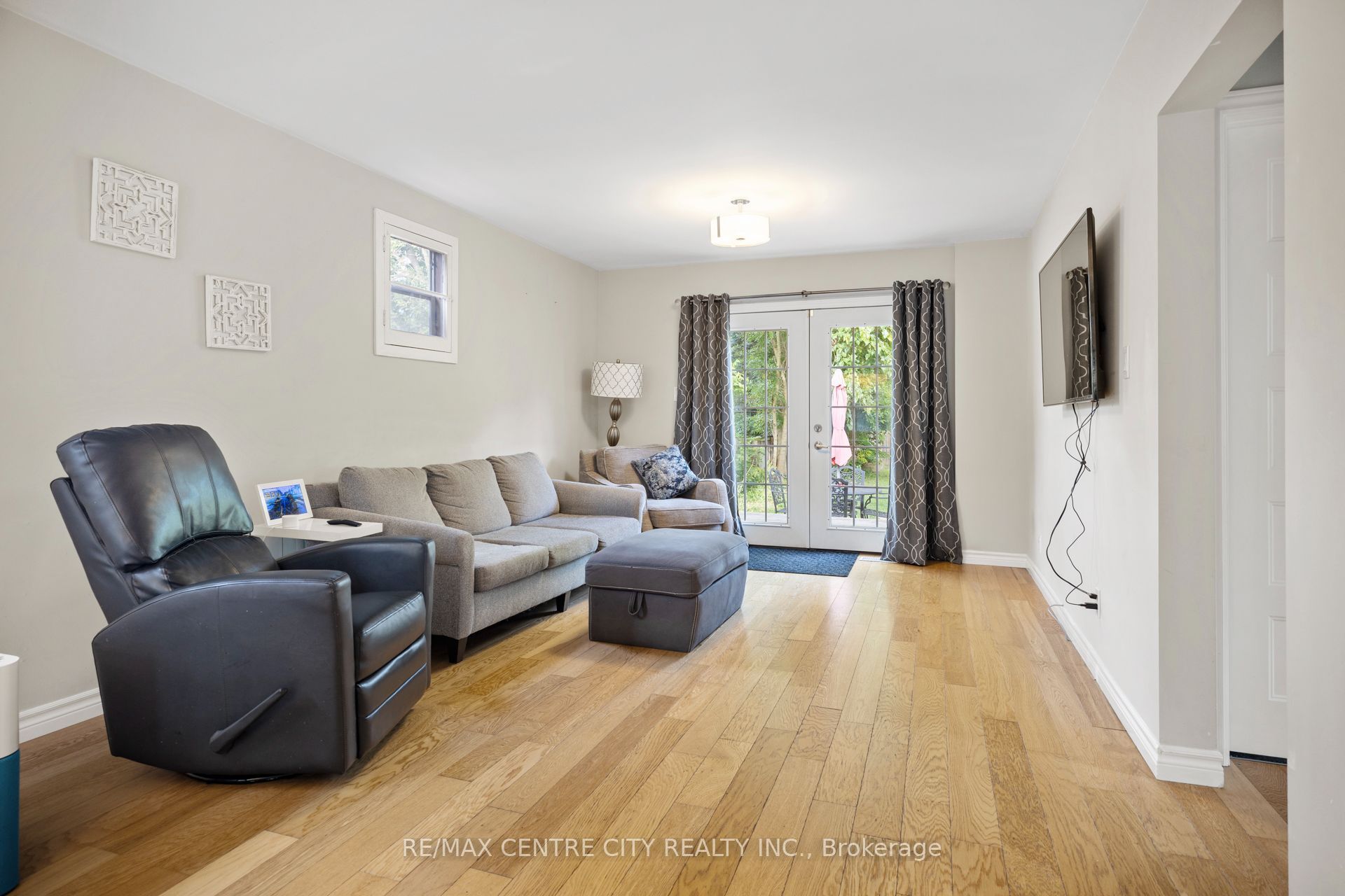 54 Miles Street Property Photo 7