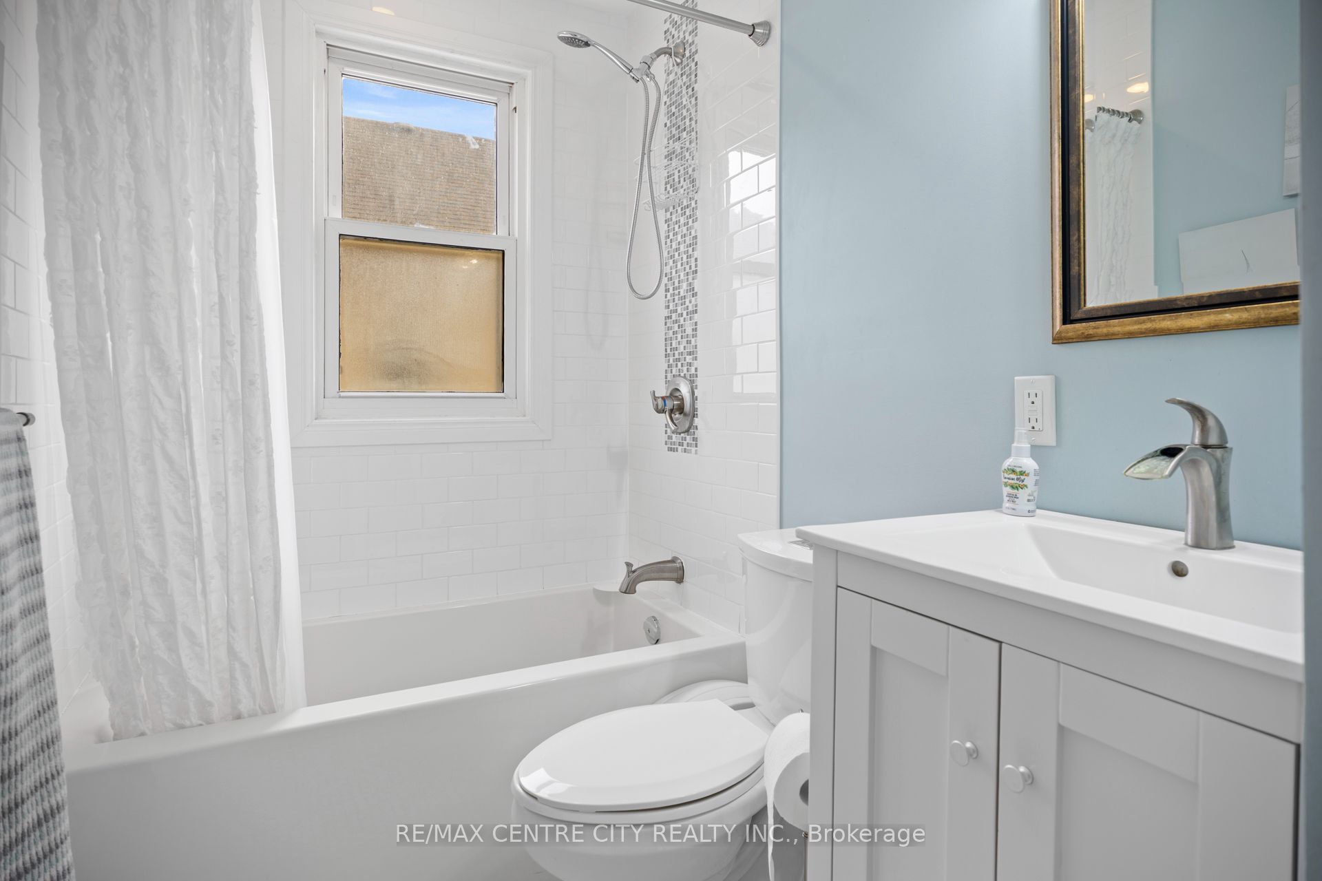54 Miles Street Property Photo 9